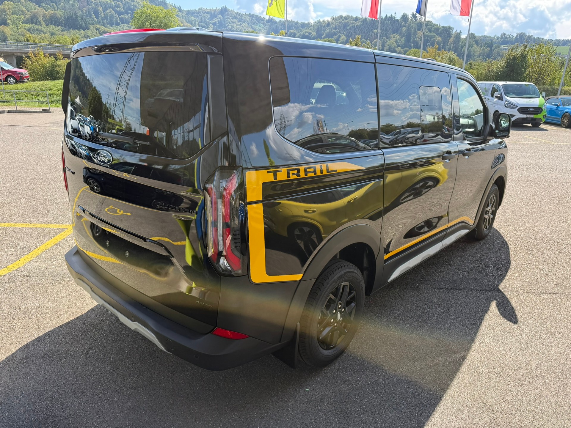 FORD Transit Custom Combi 320 L1H1 Trail Automat 4x4-image-5