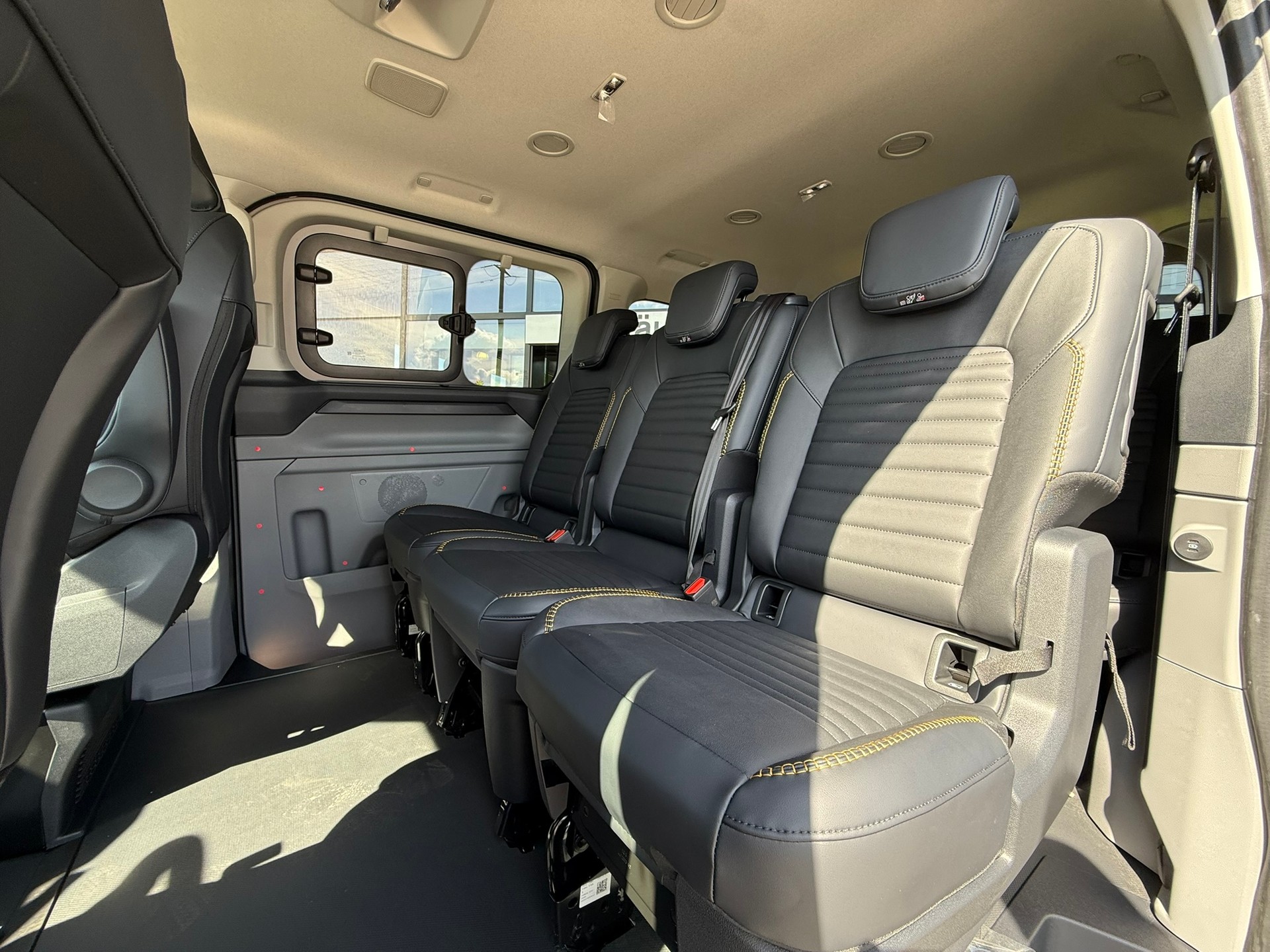FORD Transit Custom Combi 320 L1H1 Trail Automat 4x4-image-7