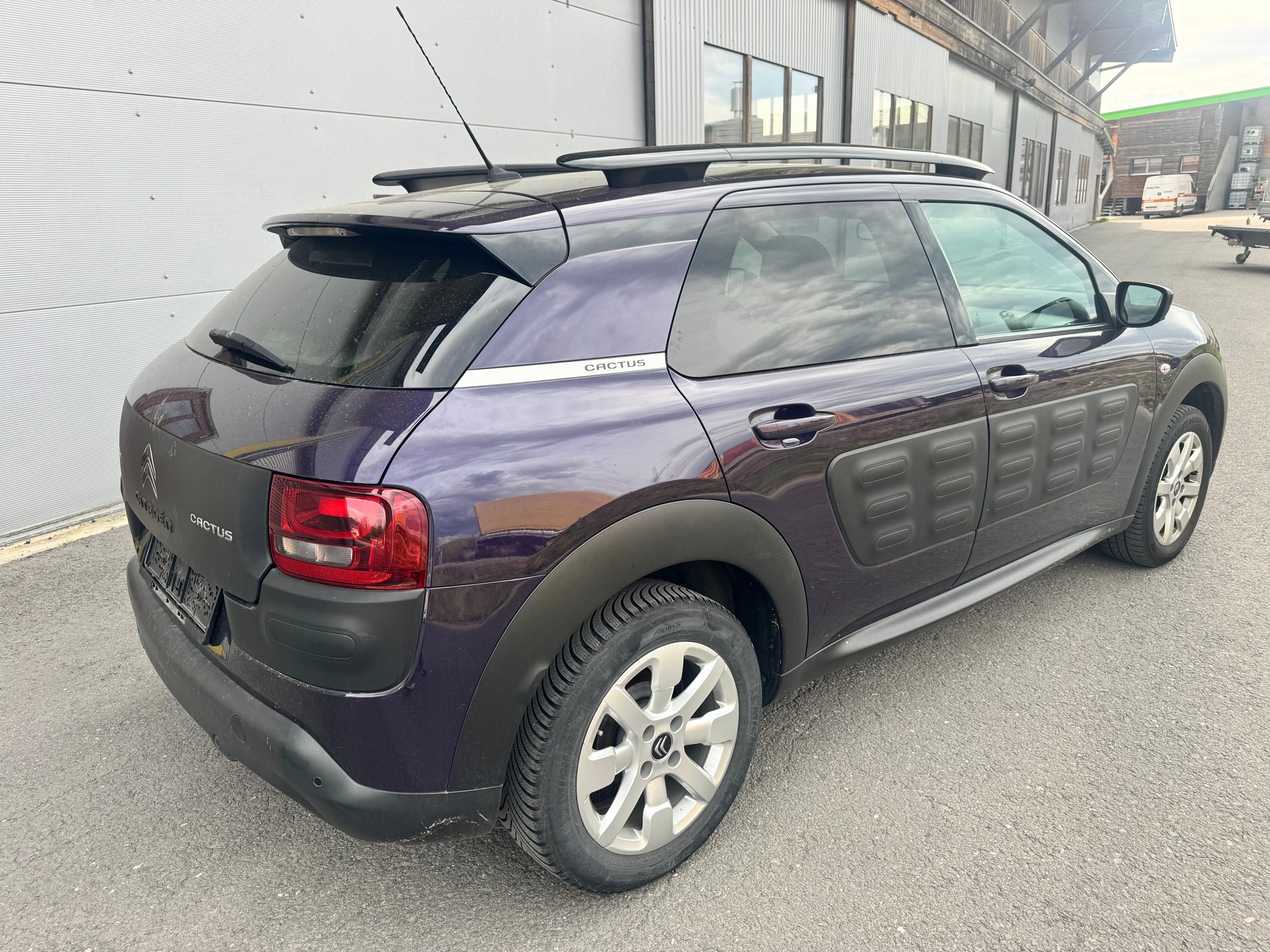 CITROEN C4 Cactus 1.2 VTi Shine Edition-image-4