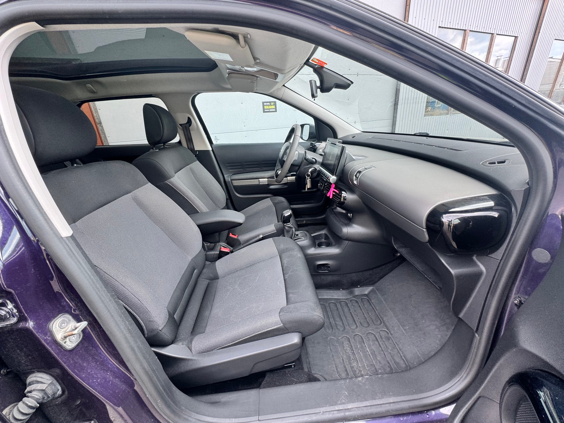 CITROEN C4 Cactus 1.2 VTi Shine Edition-image-9