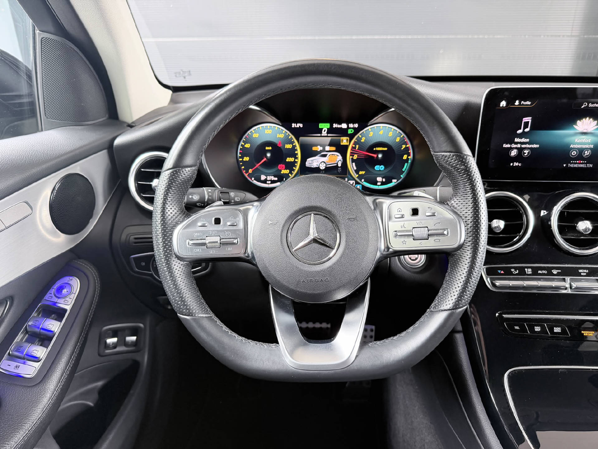 MERCEDES-BENZ GLC 300 e AMG Line 4m-image-7