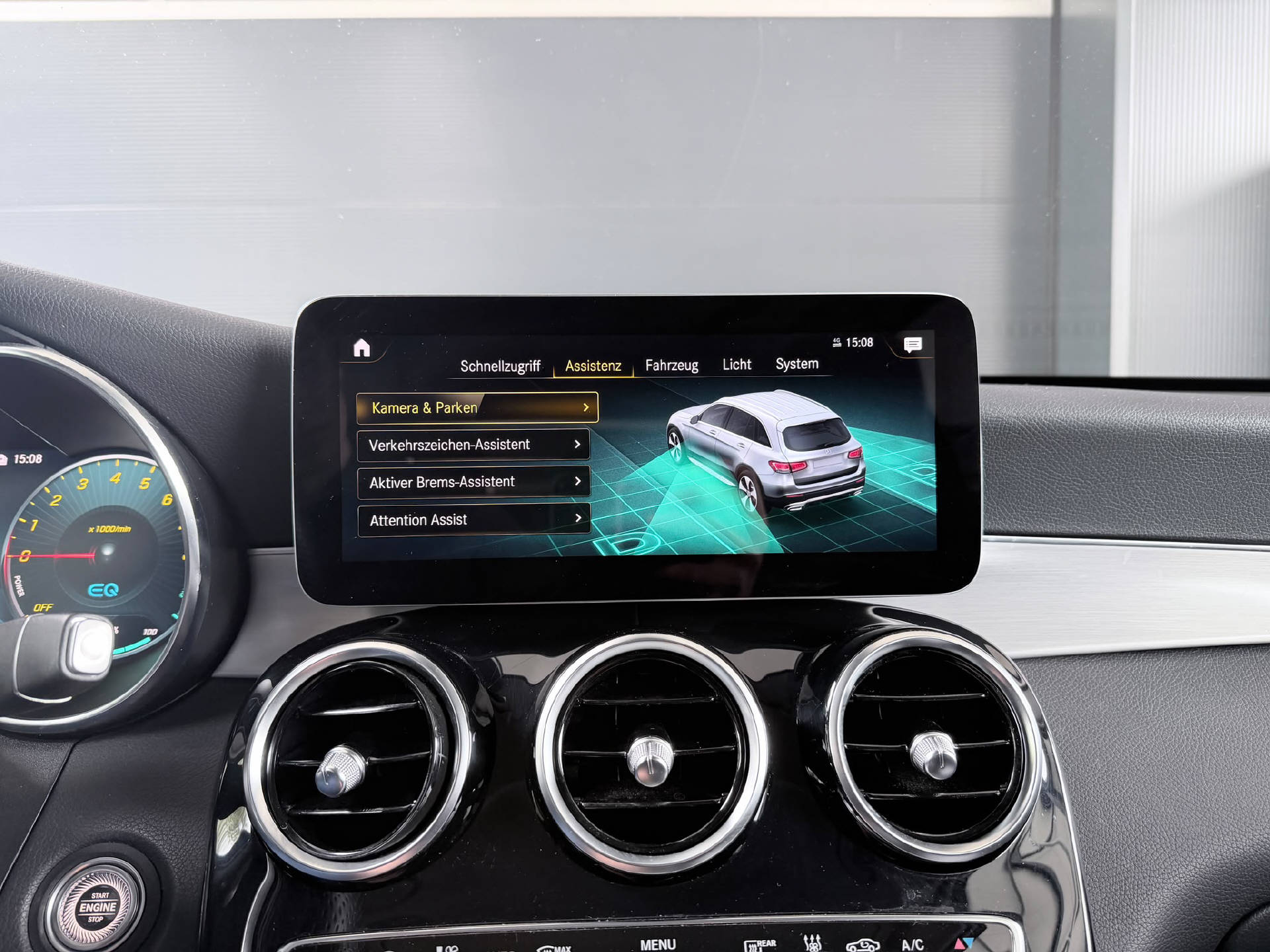 MERCEDES-BENZ GLC 300 e AMG Line 4m-image-11
