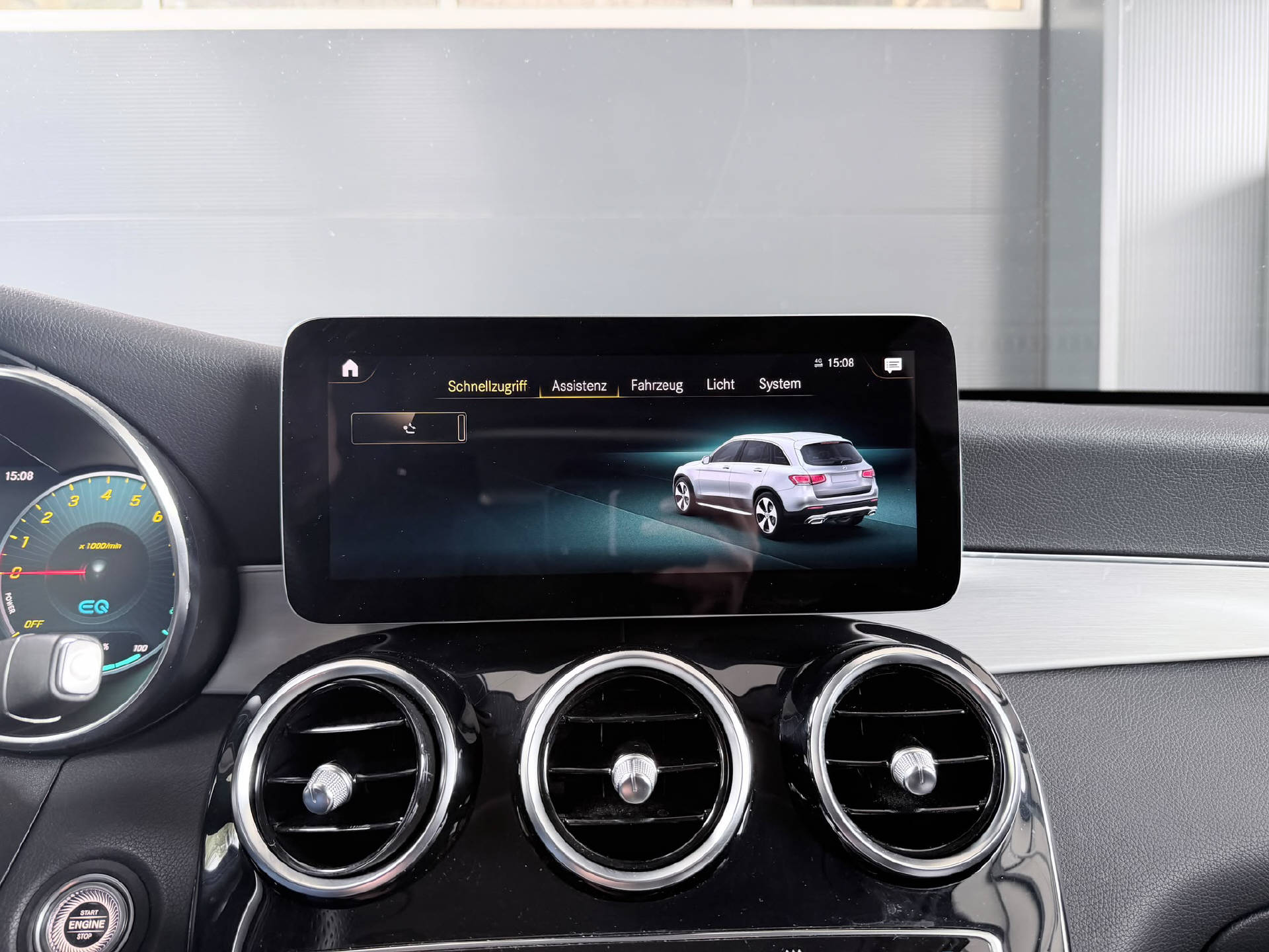 MERCEDES-BENZ GLC 300 e AMG Line 4m-image-10