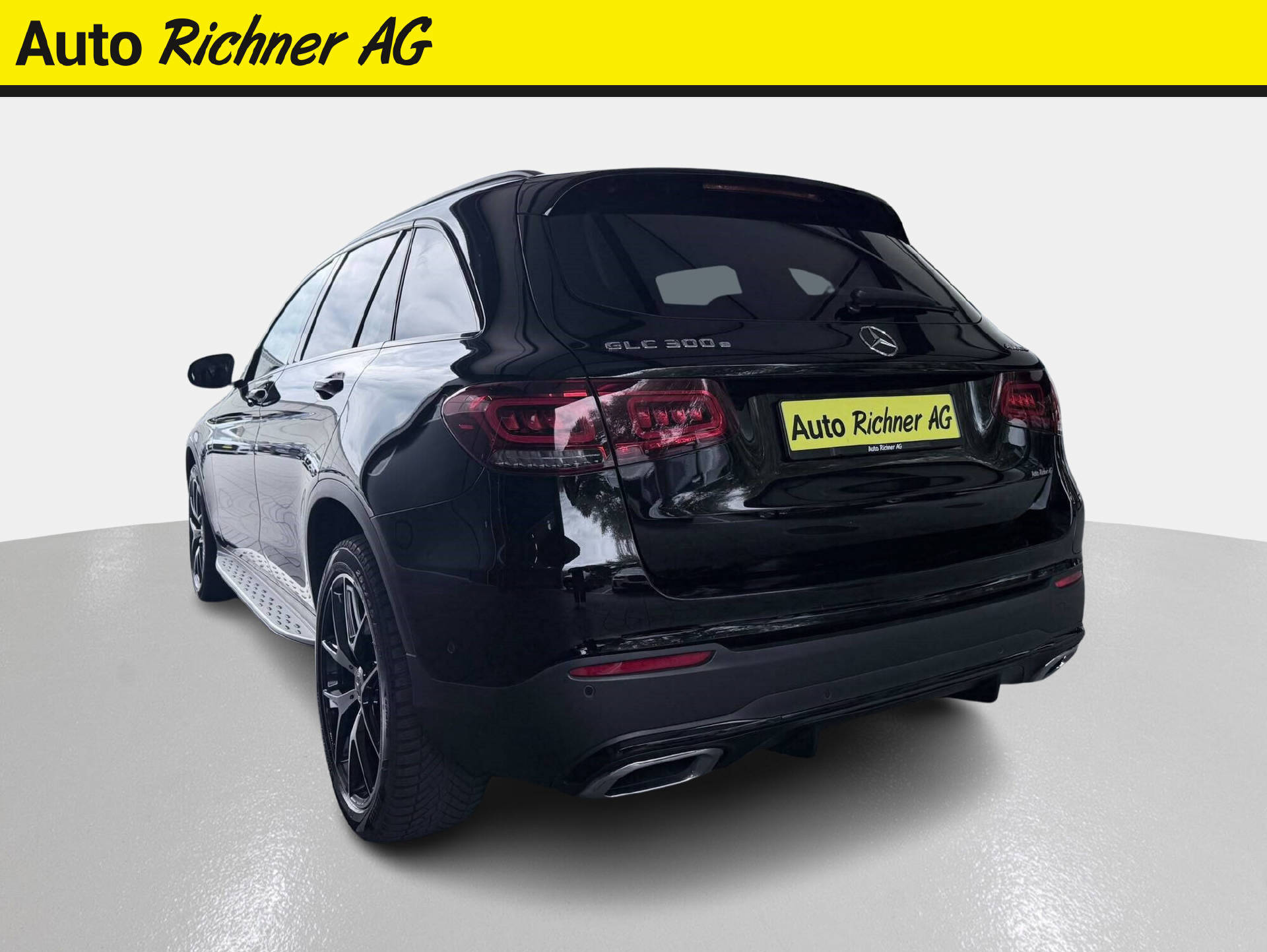 MERCEDES-BENZ GLC 300 e AMG Line 4m-image-4