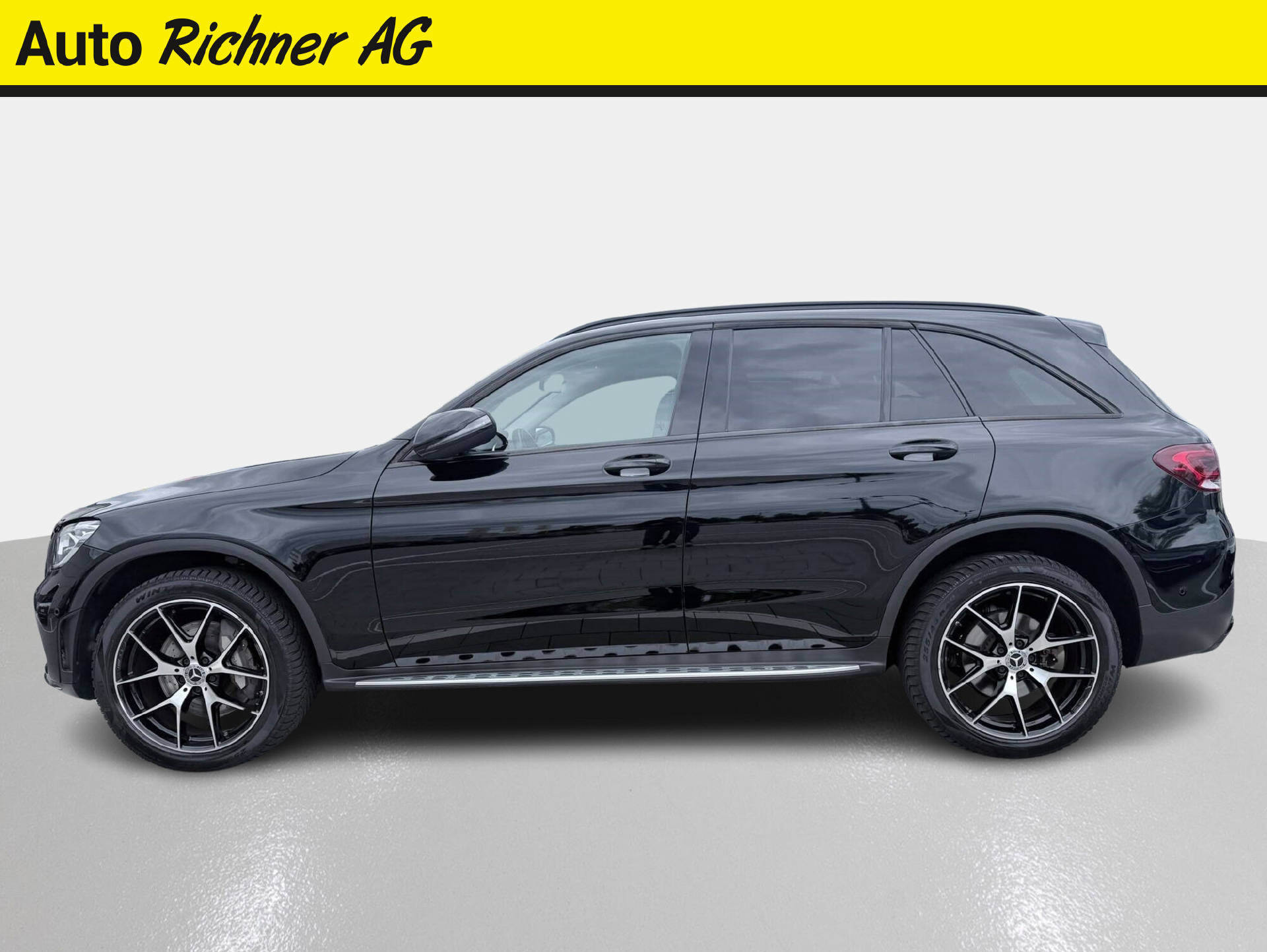 MERCEDES-BENZ GLC 300 e AMG Line 4m-image-2