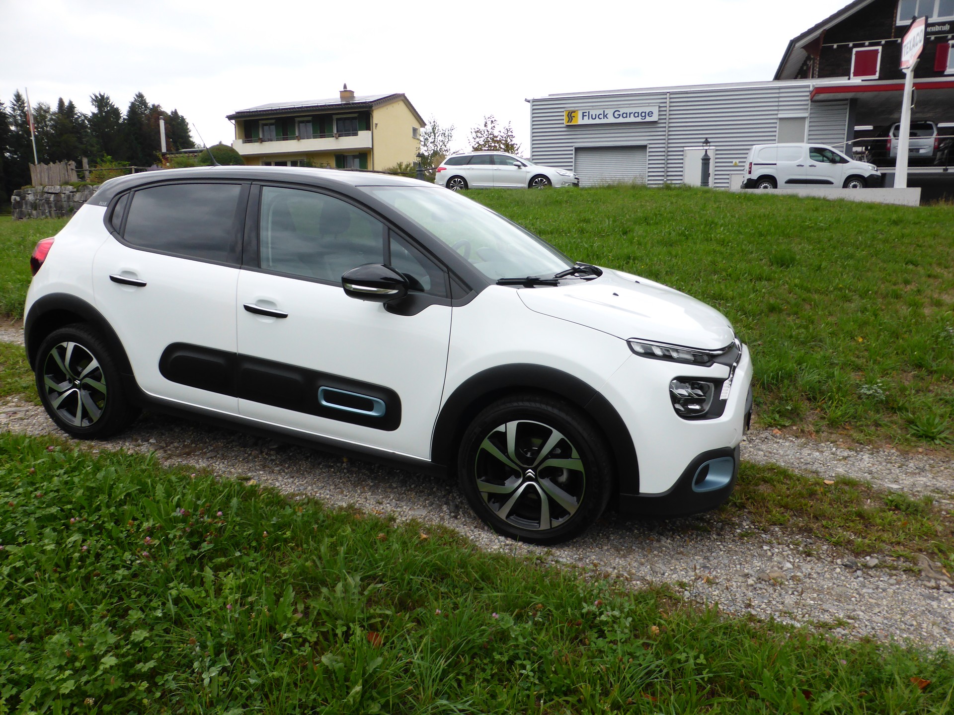 CITROEN C3 1.2i PureTech Elle EAT6-image-5