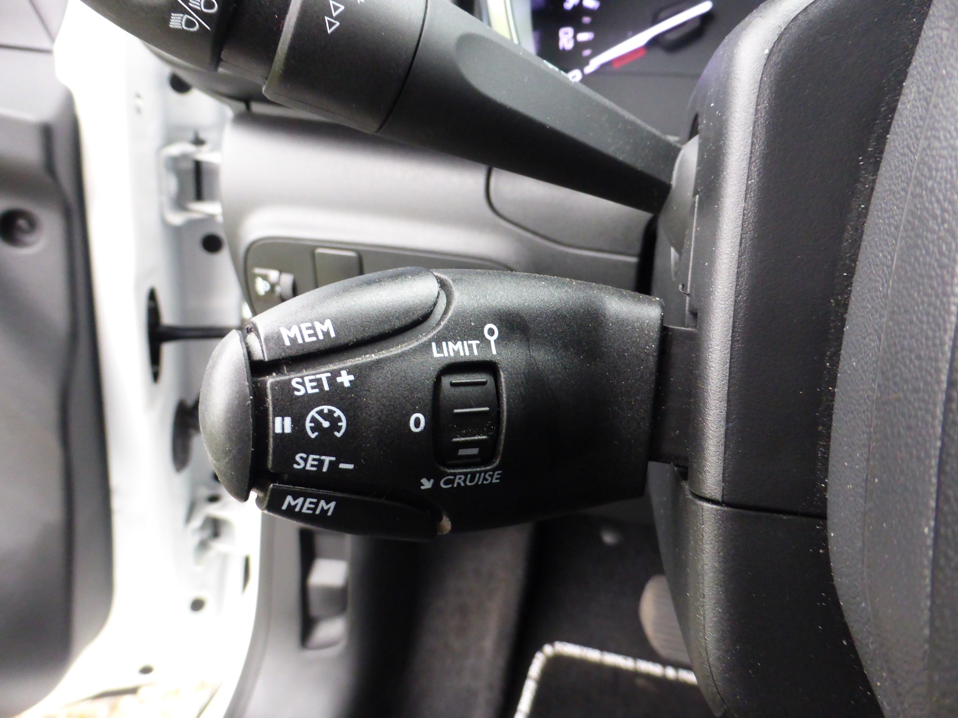 CITROEN C3 1.2i PureTech Elle EAT6-image-14