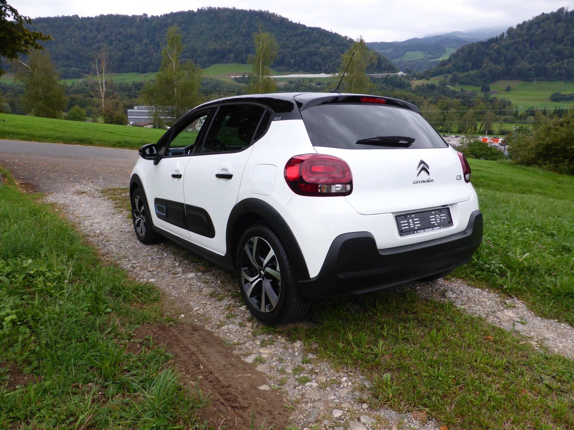 CITROEN C3 1.2i PureTech Elle EAT6-image-3