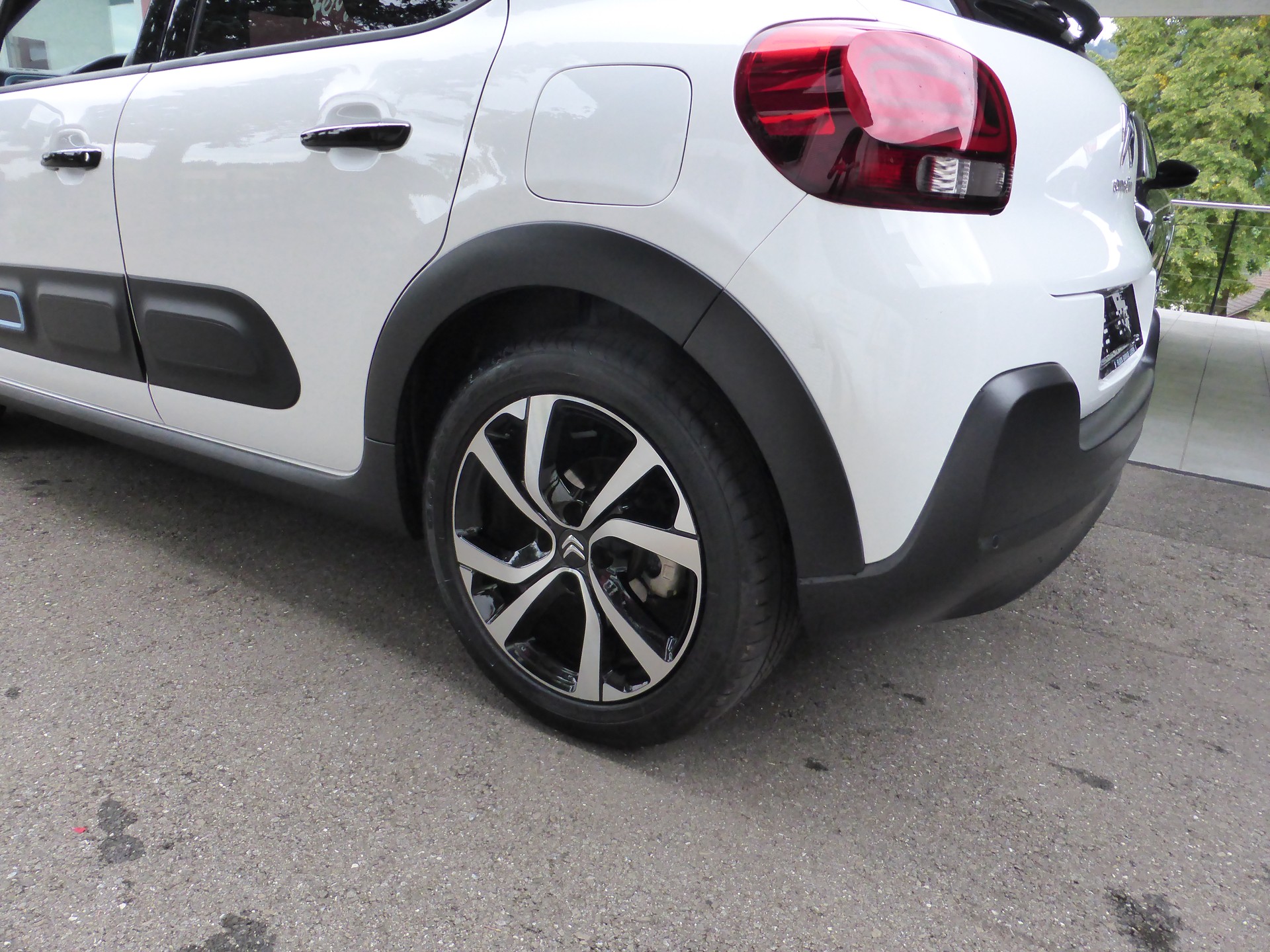CITROEN C3 1.2i PureTech Elle EAT6-image-8