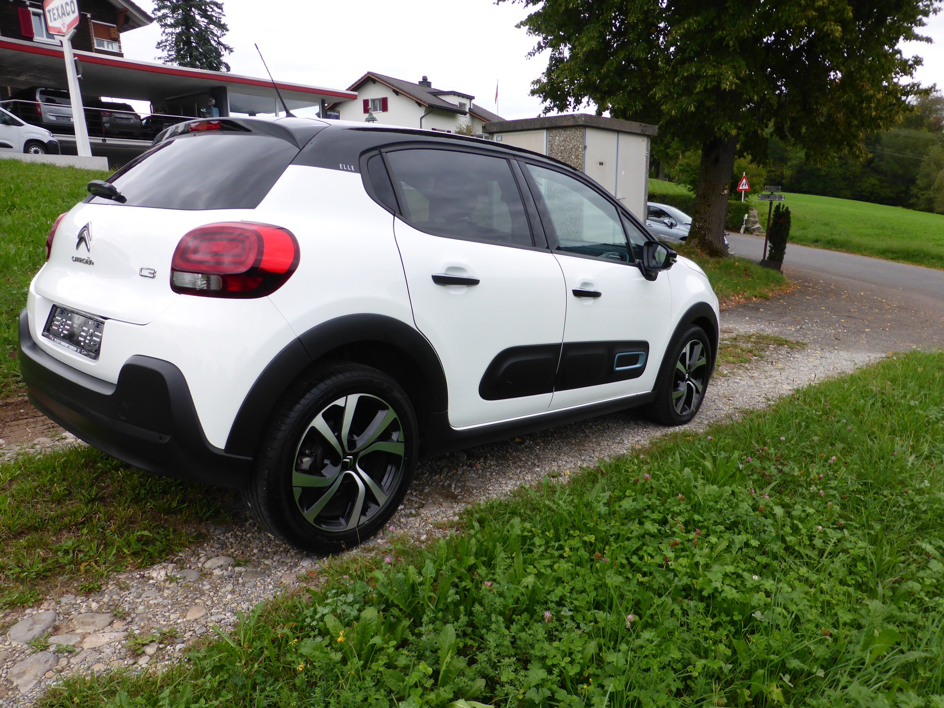 CITROEN C3 1.2i PureTech Elle EAT6-image-4