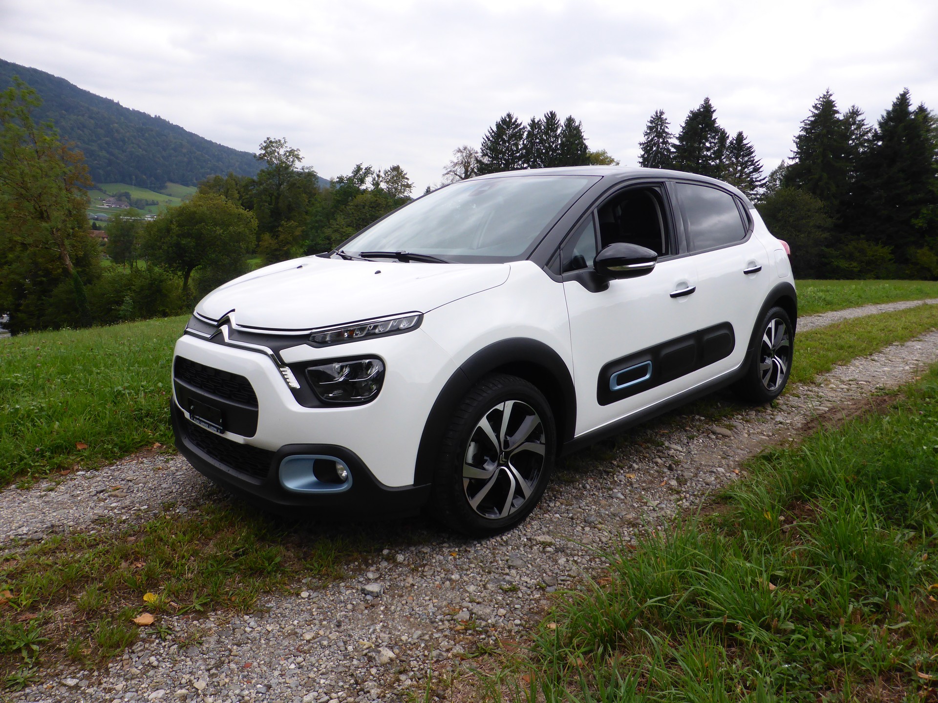 CITROEN C3 1.2i PureTech Elle EAT6-image-1