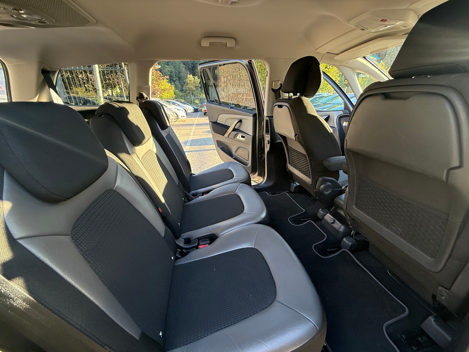 CITROEN Grand C4 Picasso 2.0 BlueHDi Shine EAT6-image-13
