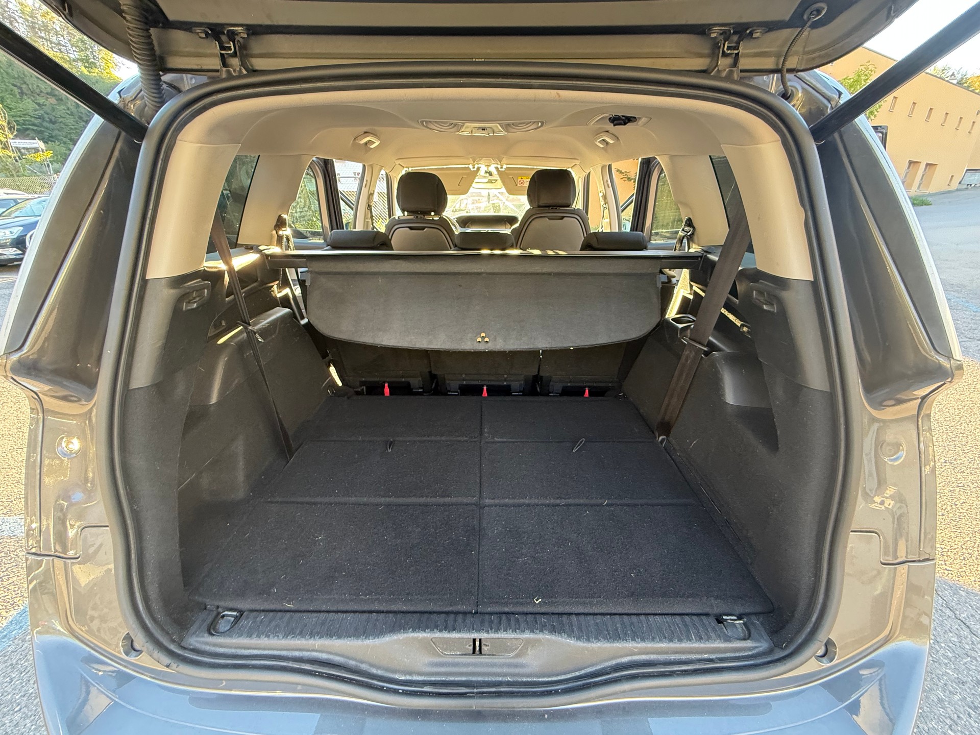CITROEN Grand C4 Picasso 2.0 BlueHDi Shine EAT6-image-23