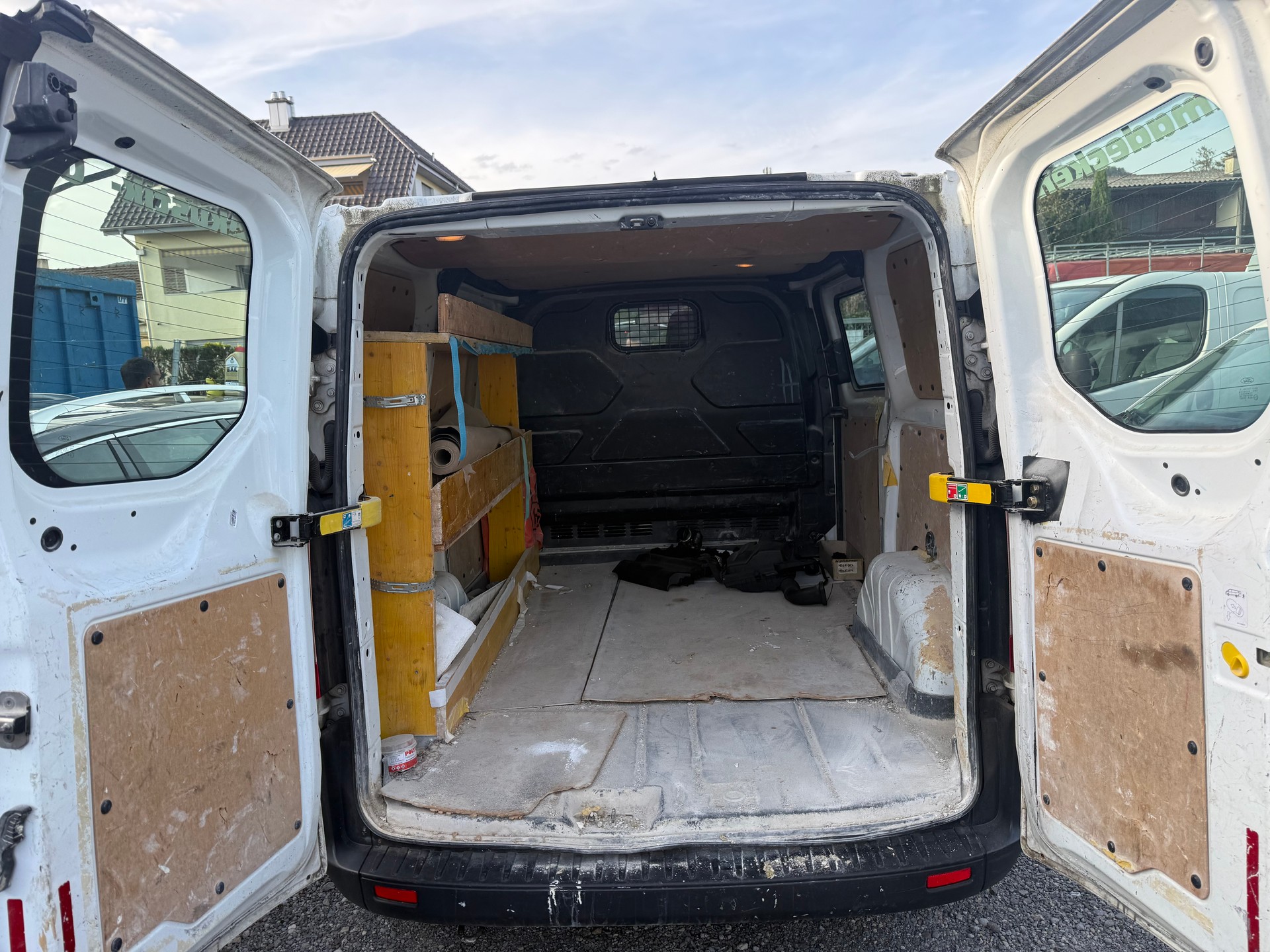 FORD Transit Custom Van 250 L1H1 Level 3-image-9