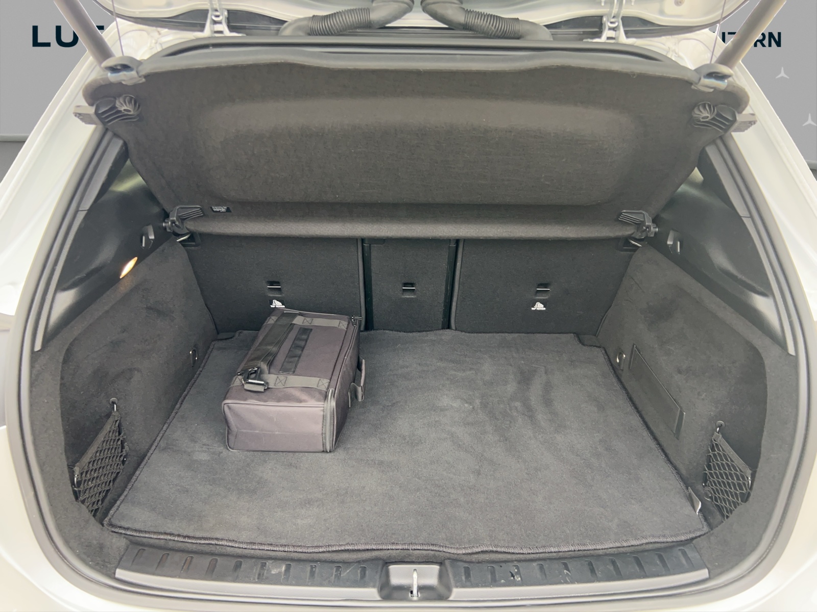 MERCEDES-BENZ EQA 350 AMG Line 4Matic-image-14