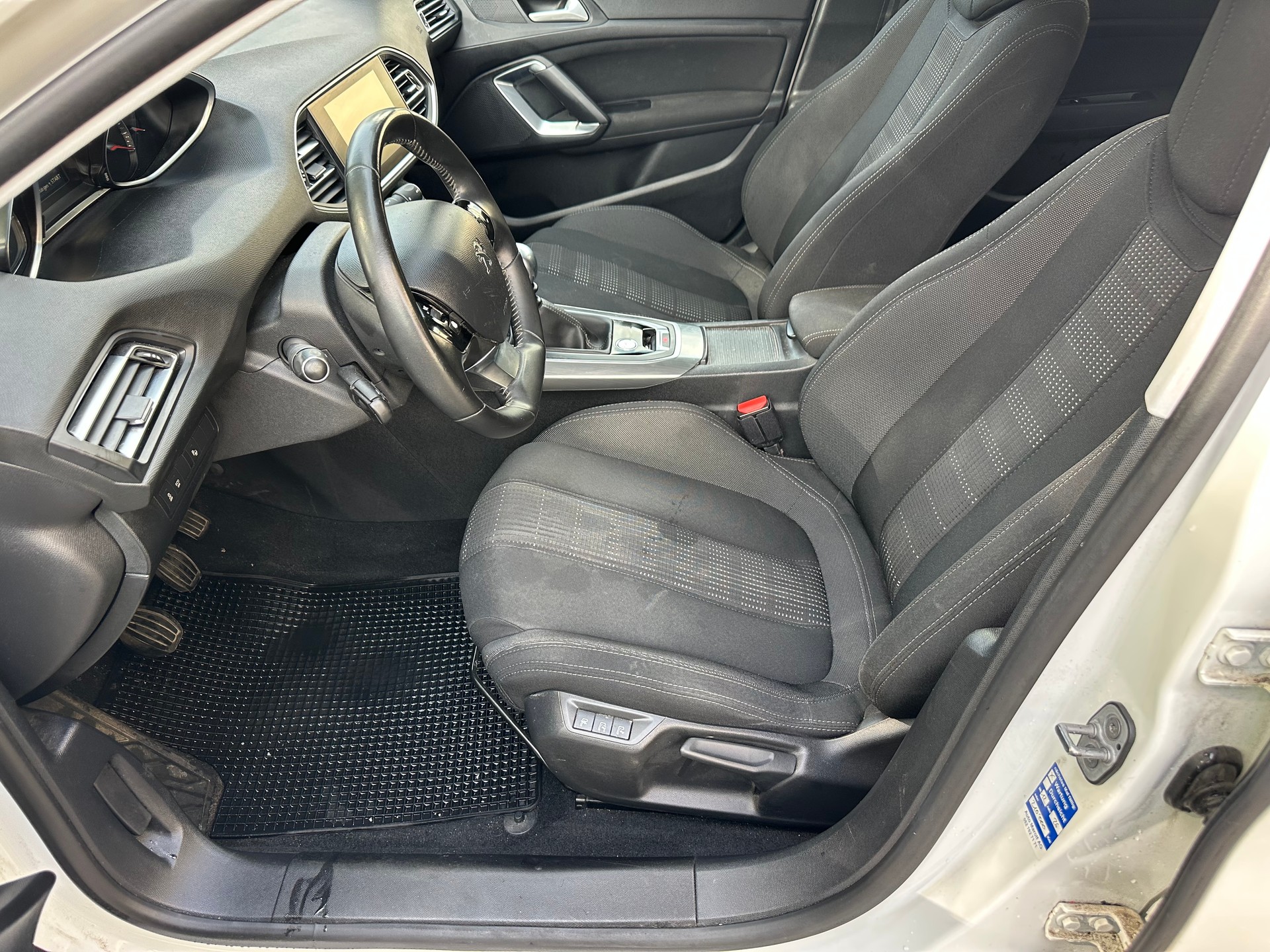 PEUGEOT 308 1.2 THP Style-image-10