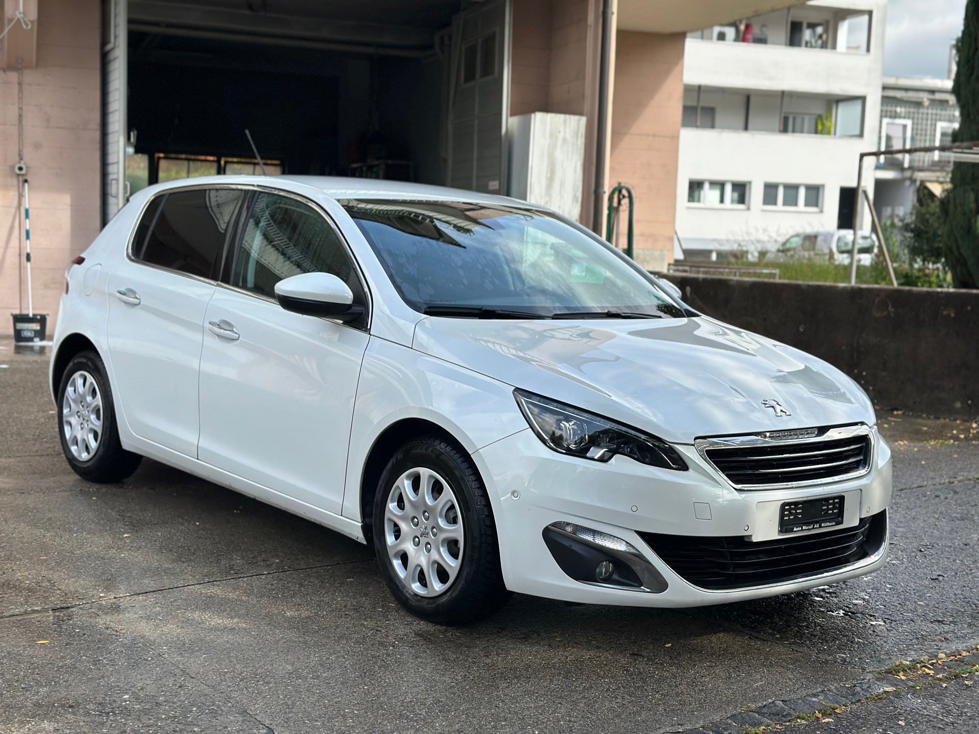 PEUGEOT 308 1.2 THP Style-image-1