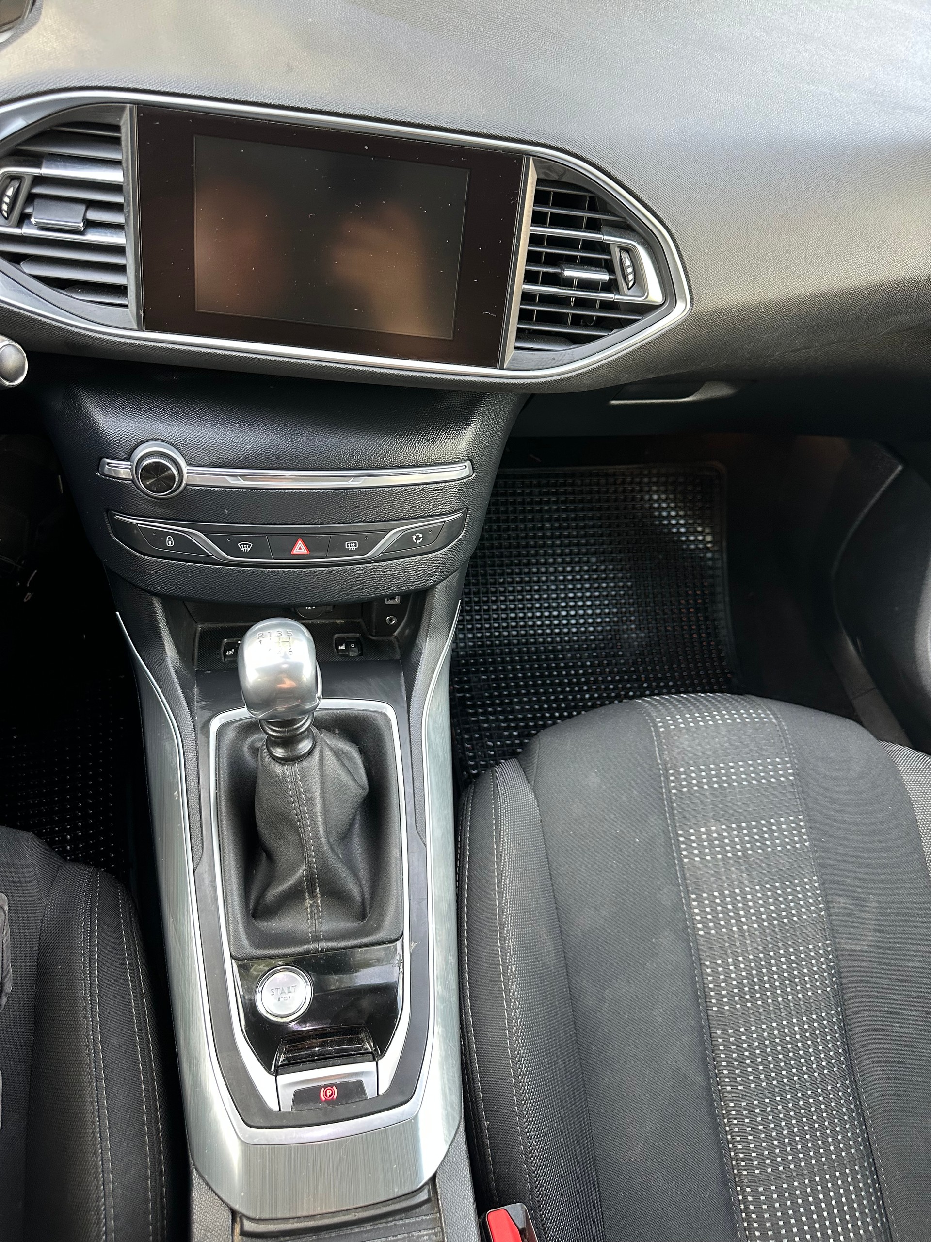 PEUGEOT 308 1.2 THP Style-image-11