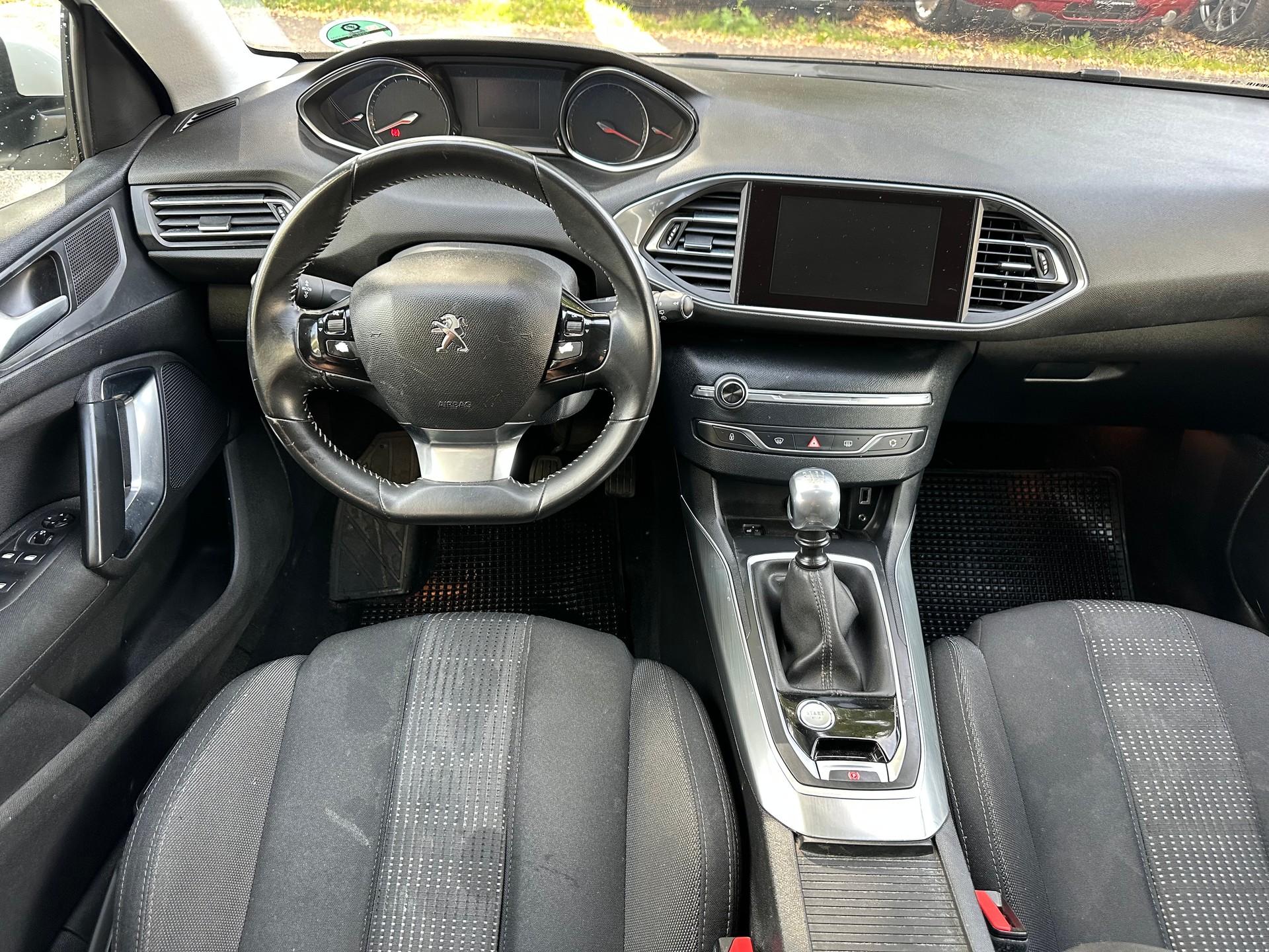 PEUGEOT 308 1.2 THP Style-image-9