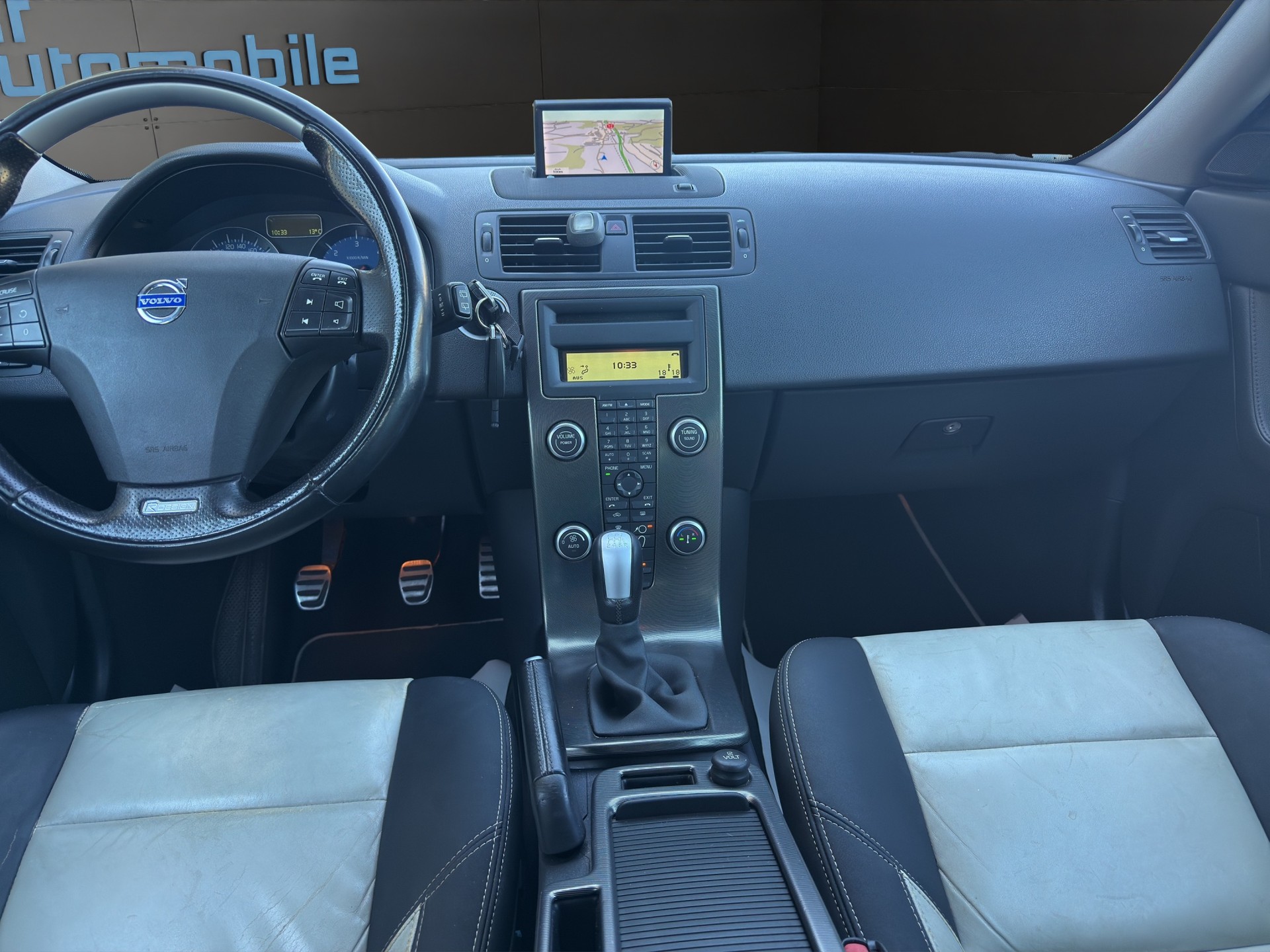 VOLVO V50 D4 R-Design Edition-image-15