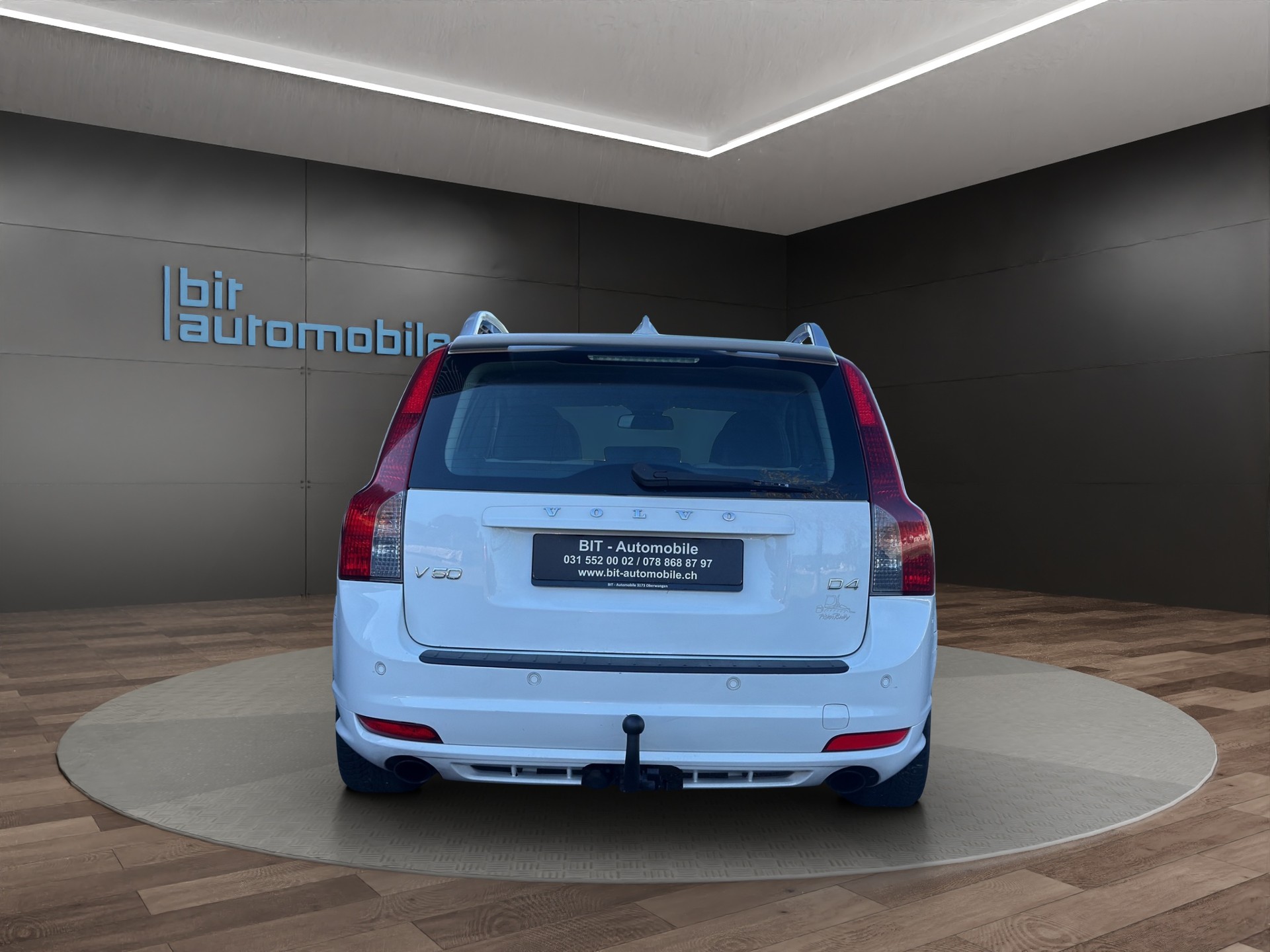 VOLVO V50 D4 R-Design Edition-image-5