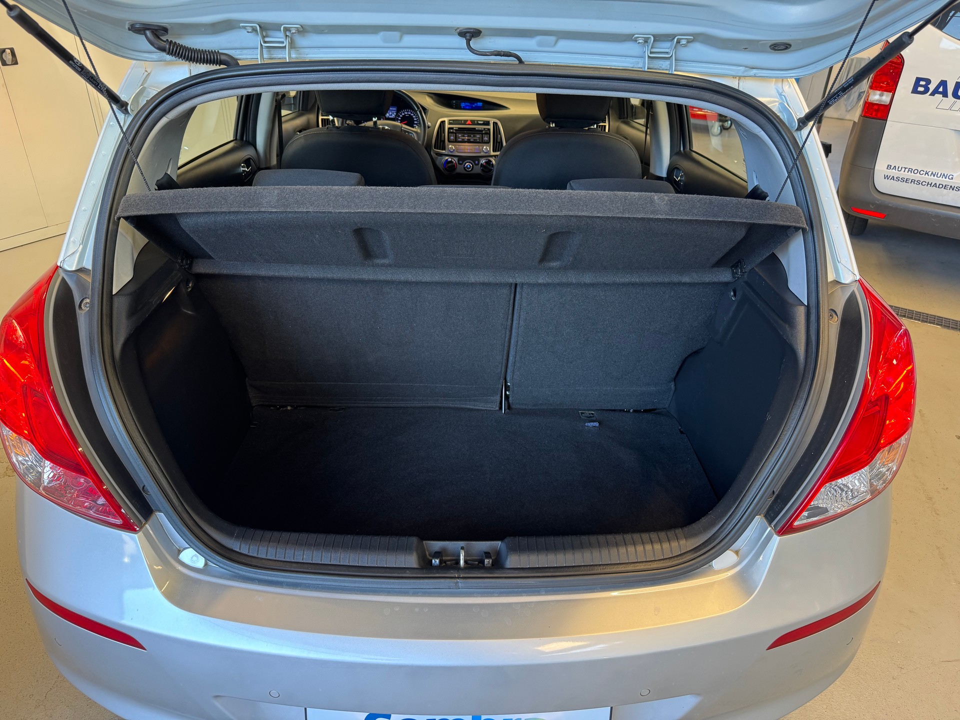 HYUNDAI i20 1.4 Amplia Automatic-image-13
