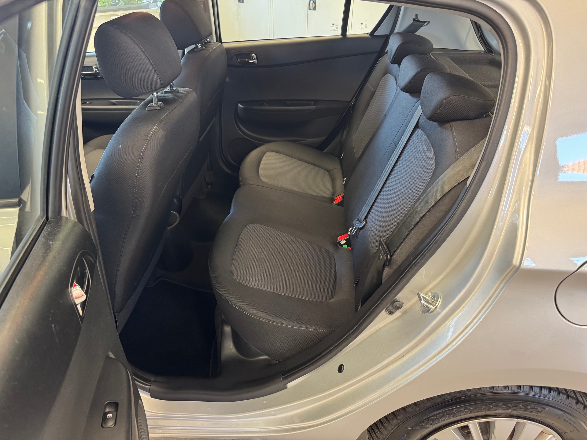 HYUNDAI i20 1.4 Amplia Automatic-image-12