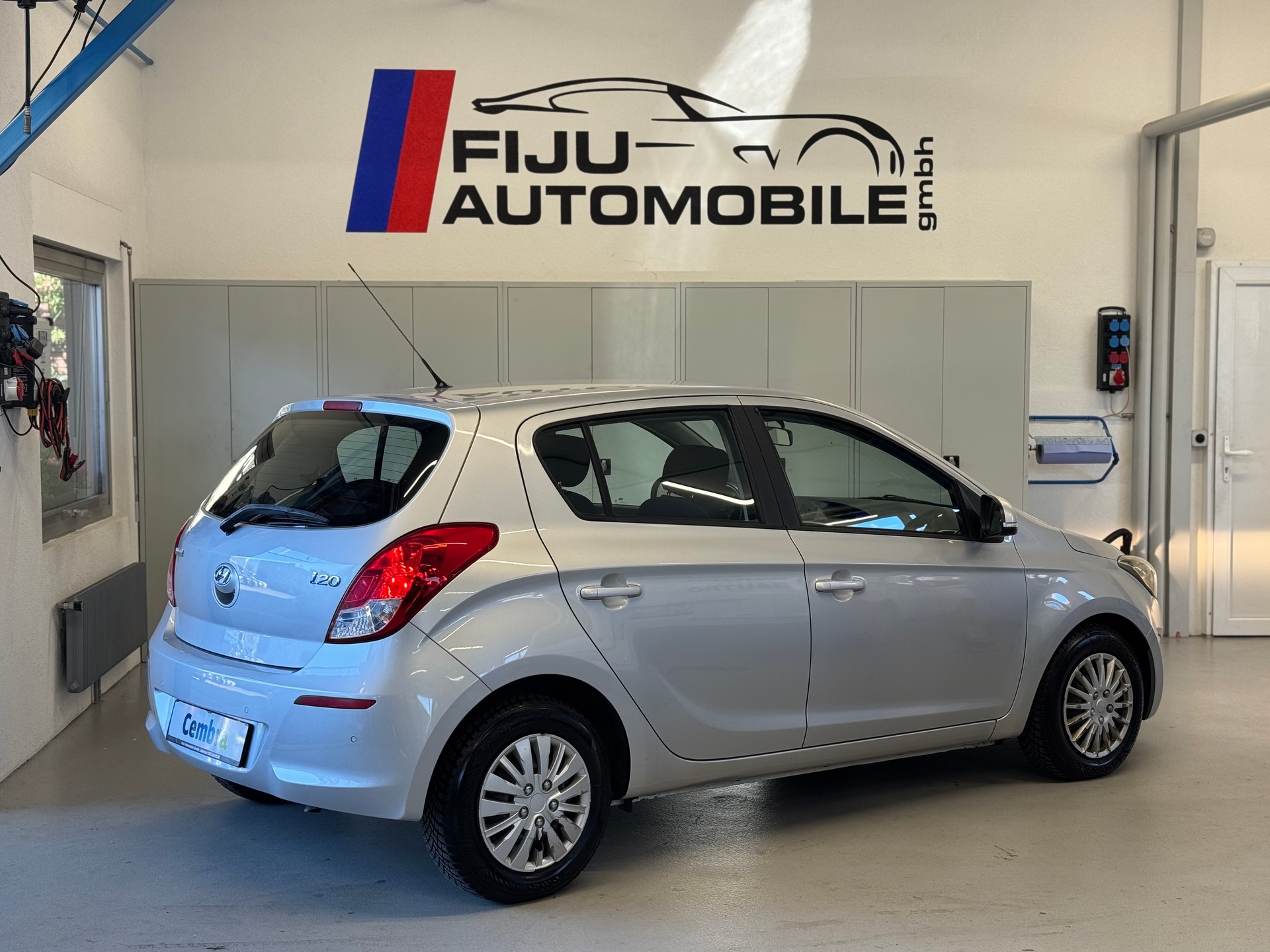 HYUNDAI i20 1.4 Amplia Automatic-image-3