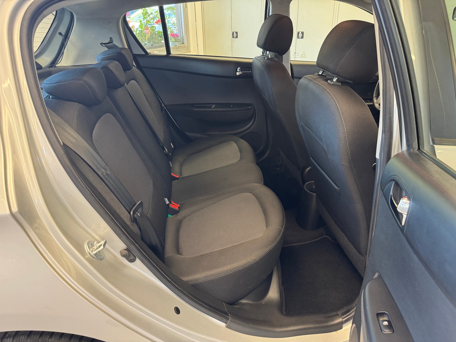 HYUNDAI i20 1.4 Amplia Automatic-image-11