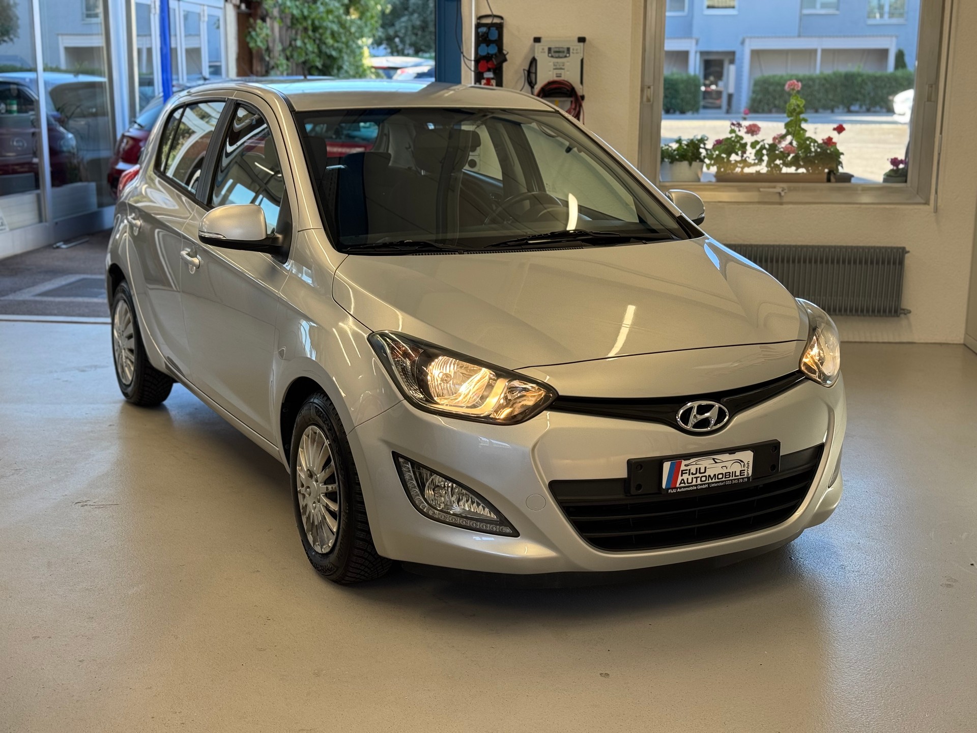 HYUNDAI i20 1.4 Amplia Automatic-image-2