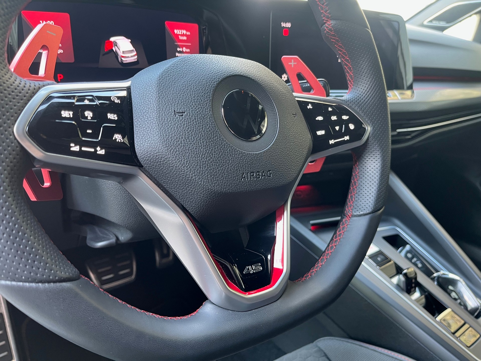 VW Golf 2.0 TSI GTI Clubsport 45 DSG-image-13