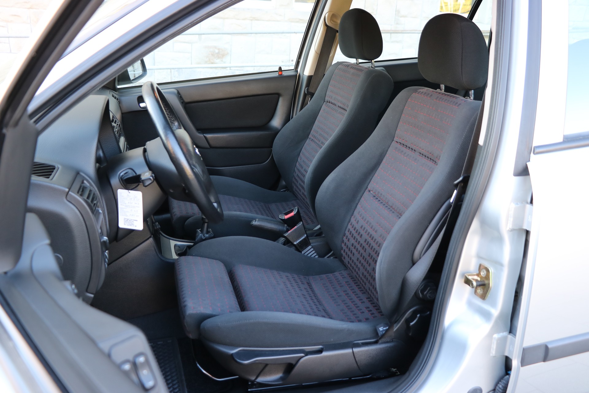 OPEL Astra Caravan 2.2i 16V Sport-image-8