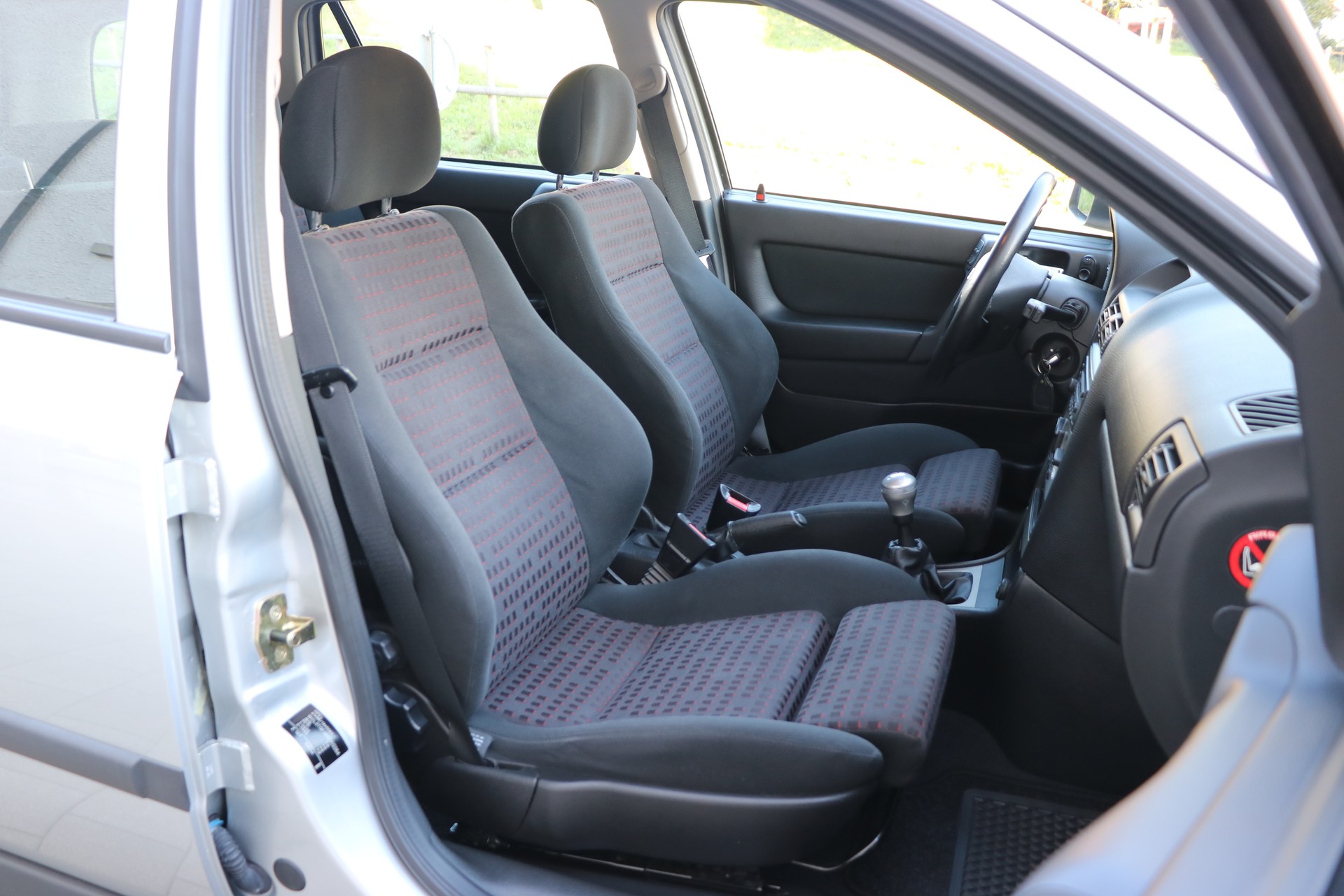 OPEL Astra Caravan 2.2i 16V Sport-image-9