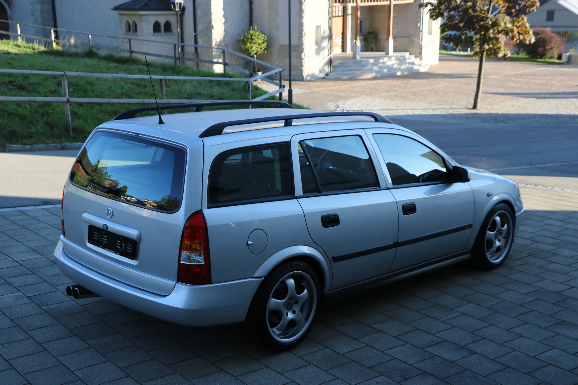 OPEL Astra Caravan 2.2i 16V Sport-image-5