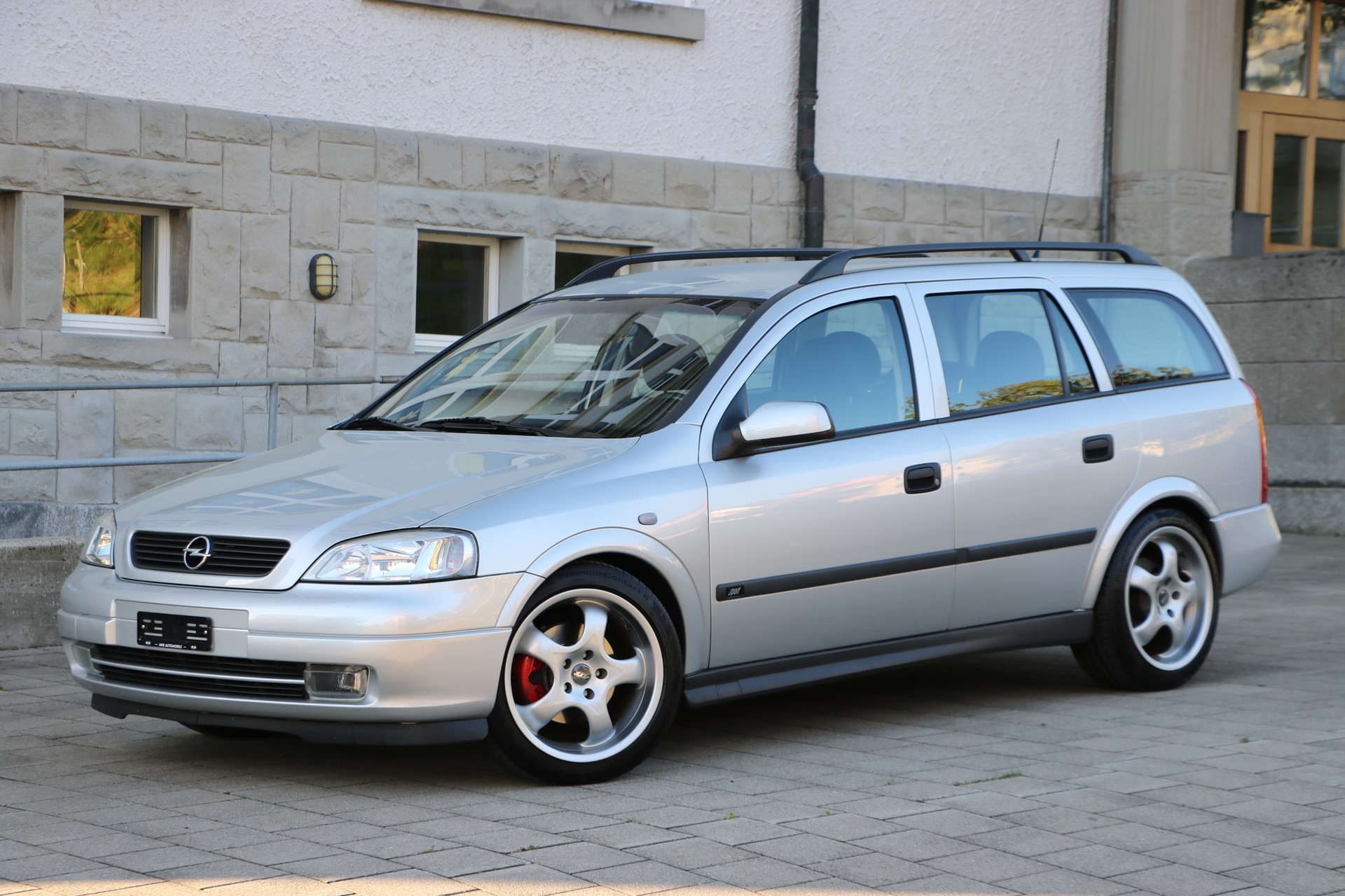 OPEL Astra Caravan 2.2i 16V Sport-image-0