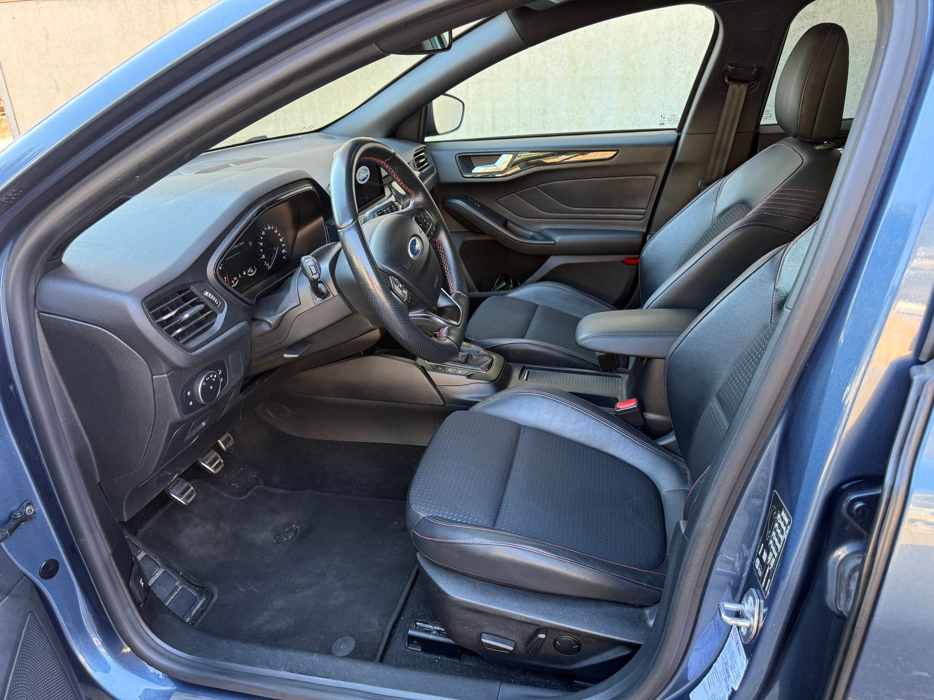 FORD Focus 1.0 SCTi ST Line-image-8