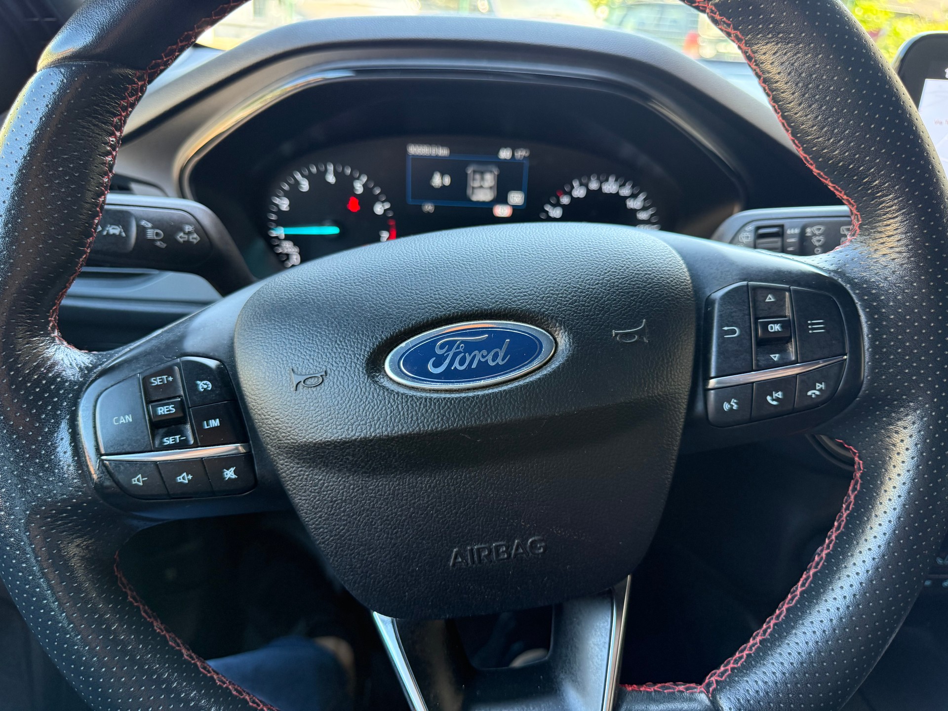 FORD Focus 1.0 SCTi ST Line-image-11