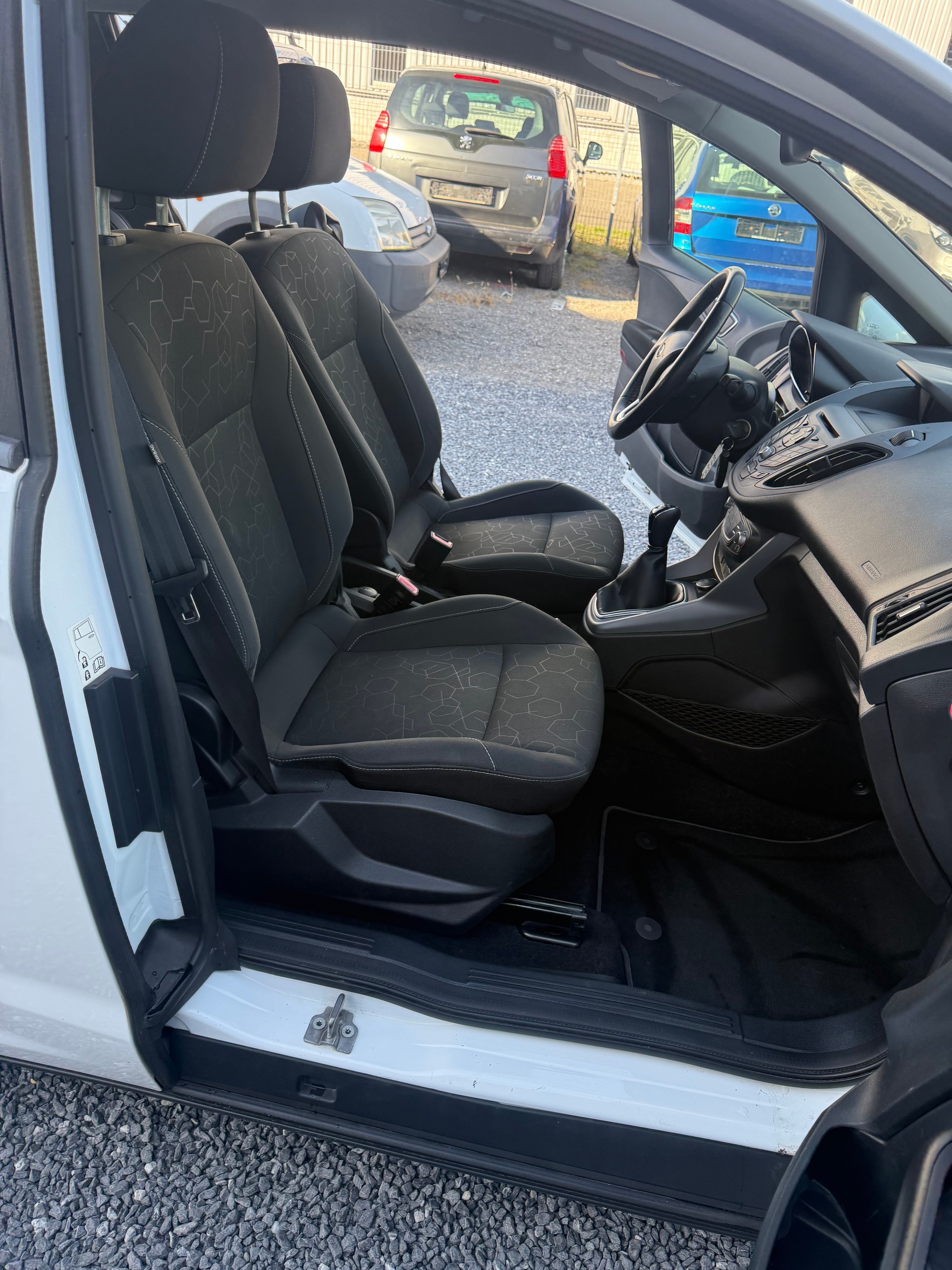 FORD B-Max 1.0 SCTi Sync Edition-image-11
