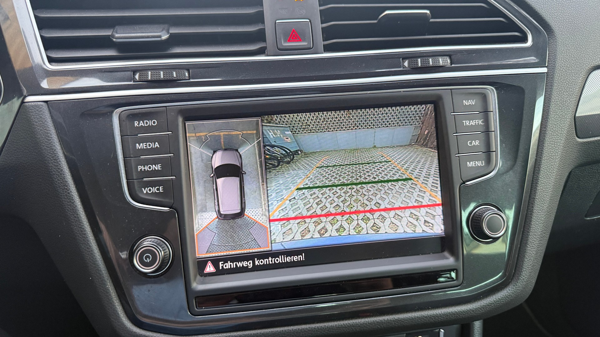 VW Tiguan 2.0 TDI SCR Highline 4Motion DSG, R-Line, 8 fach berädert 1Jahre oder 20000km Garantie-image-16