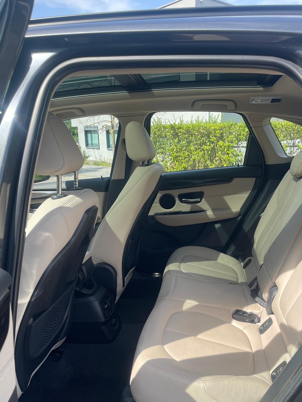 BMW 225i xDrive-image-5