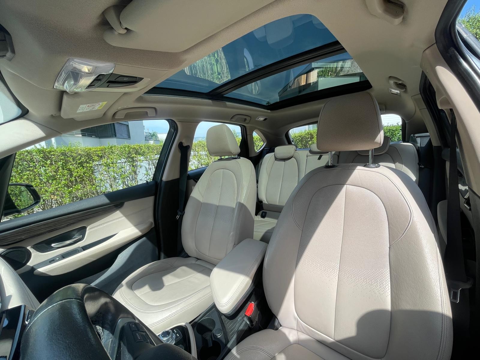 BMW 225i xDrive-image-4
