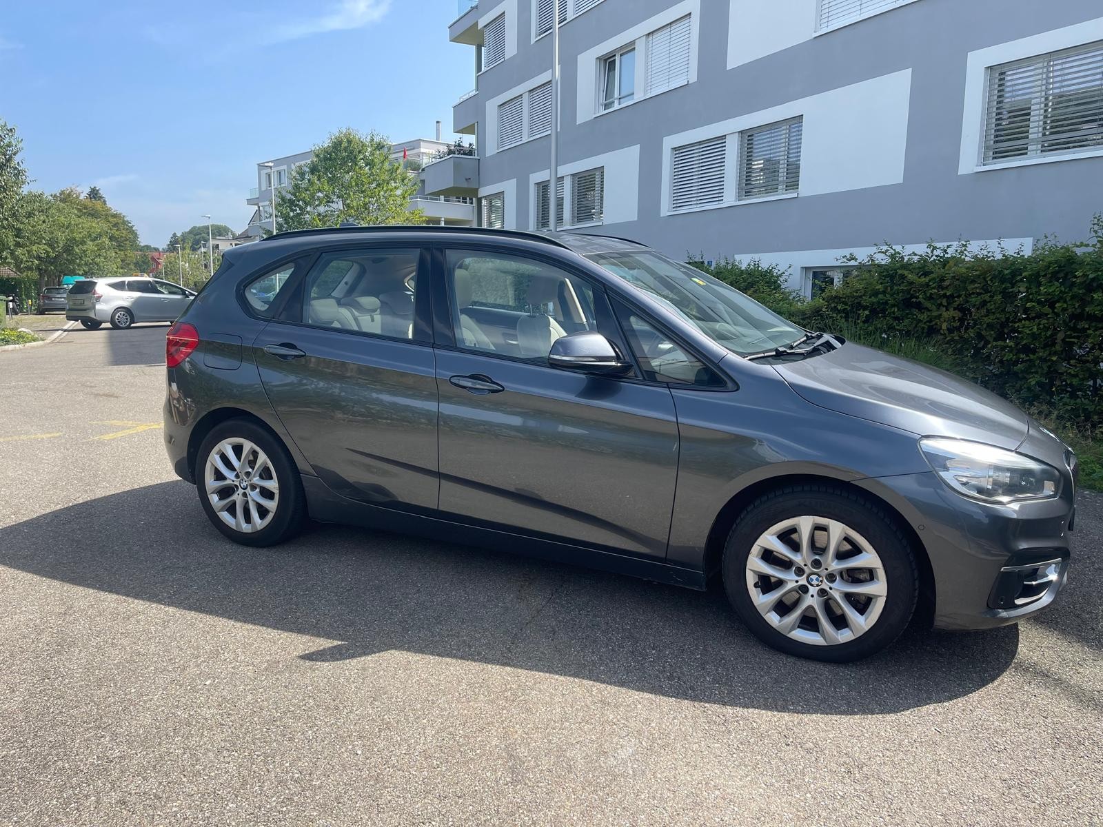 BMW 225i xDrive-image-1