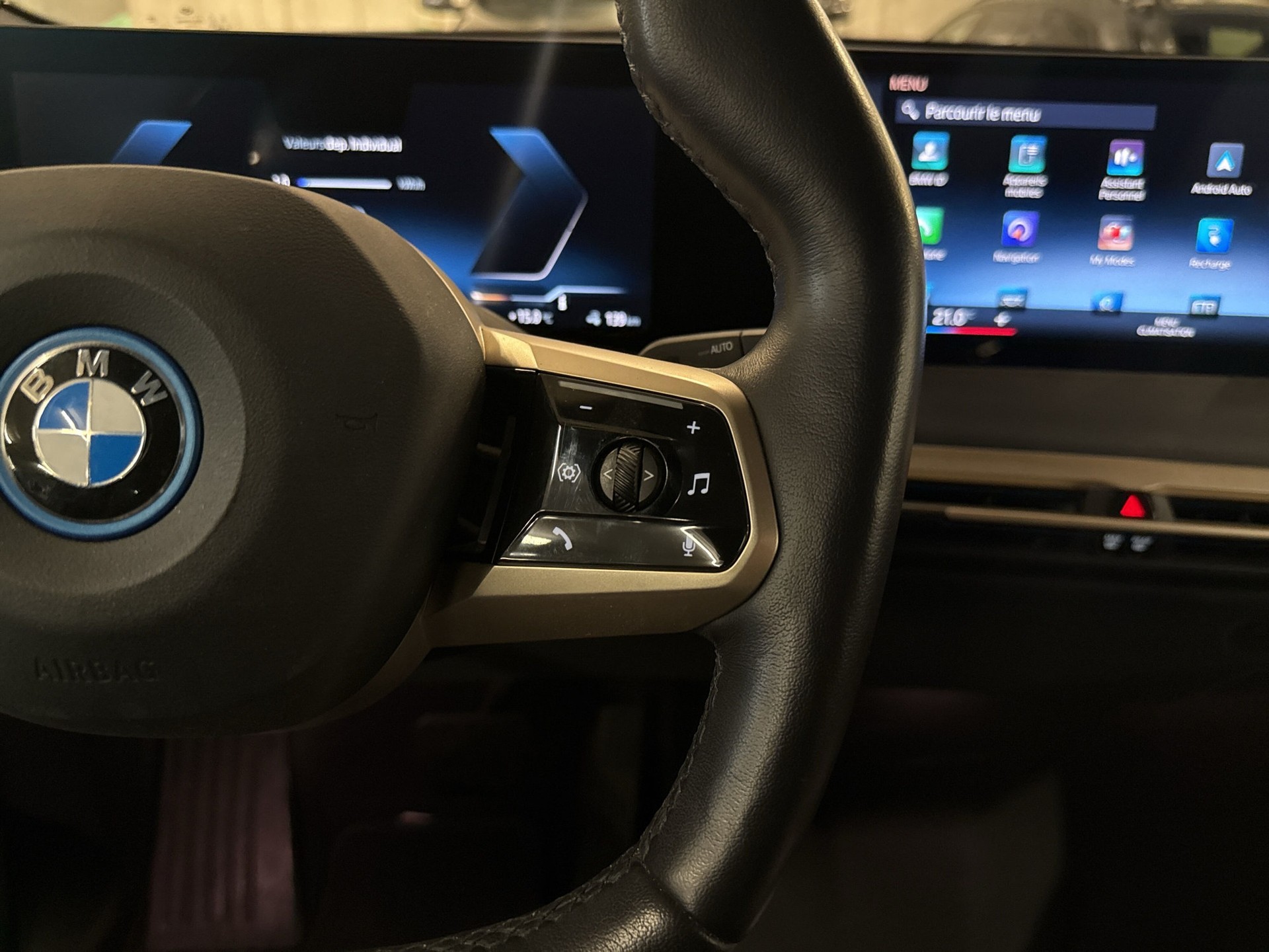BMW iX xDrive40-image-15