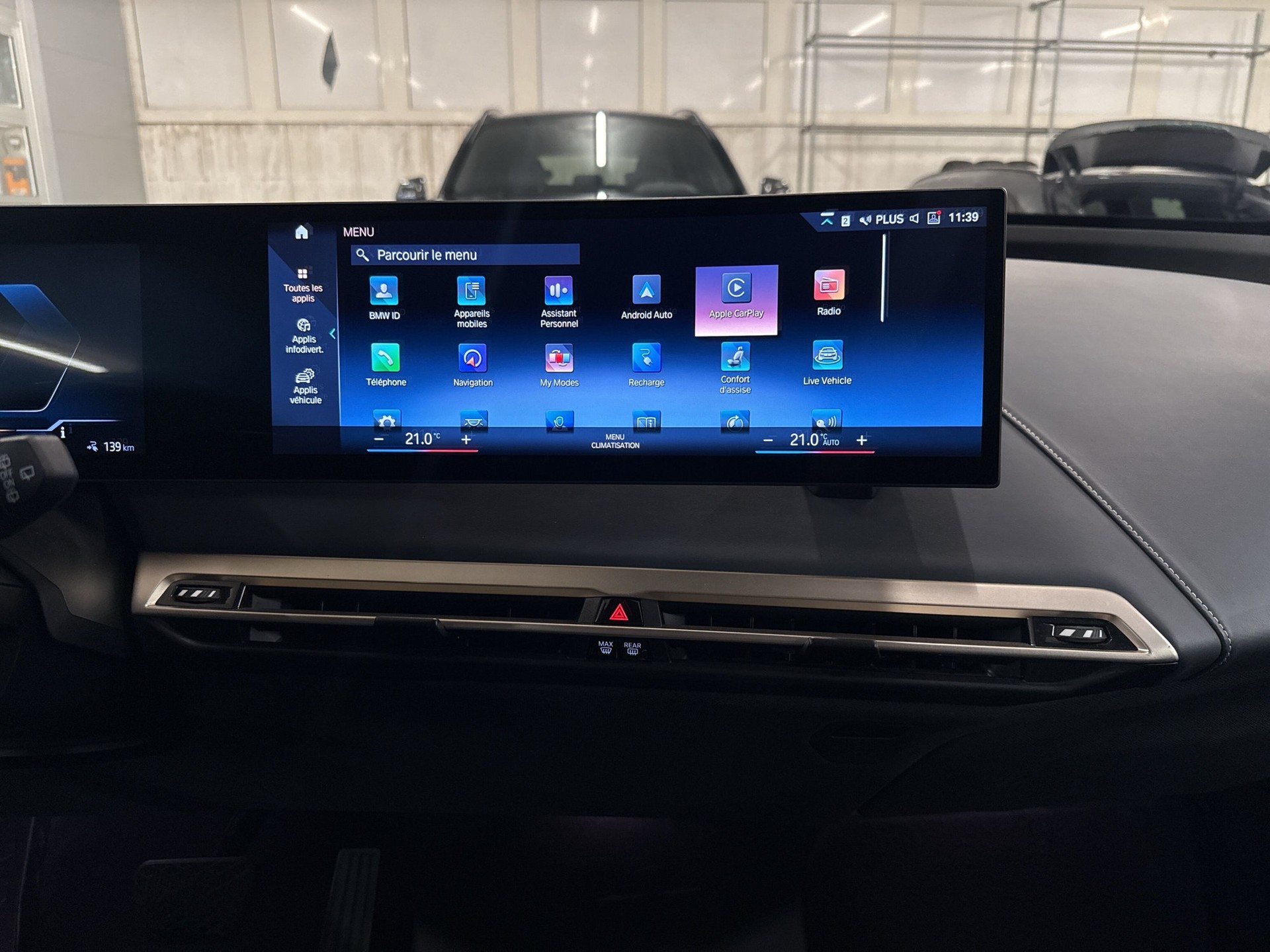 BMW iX xDrive40-image-10