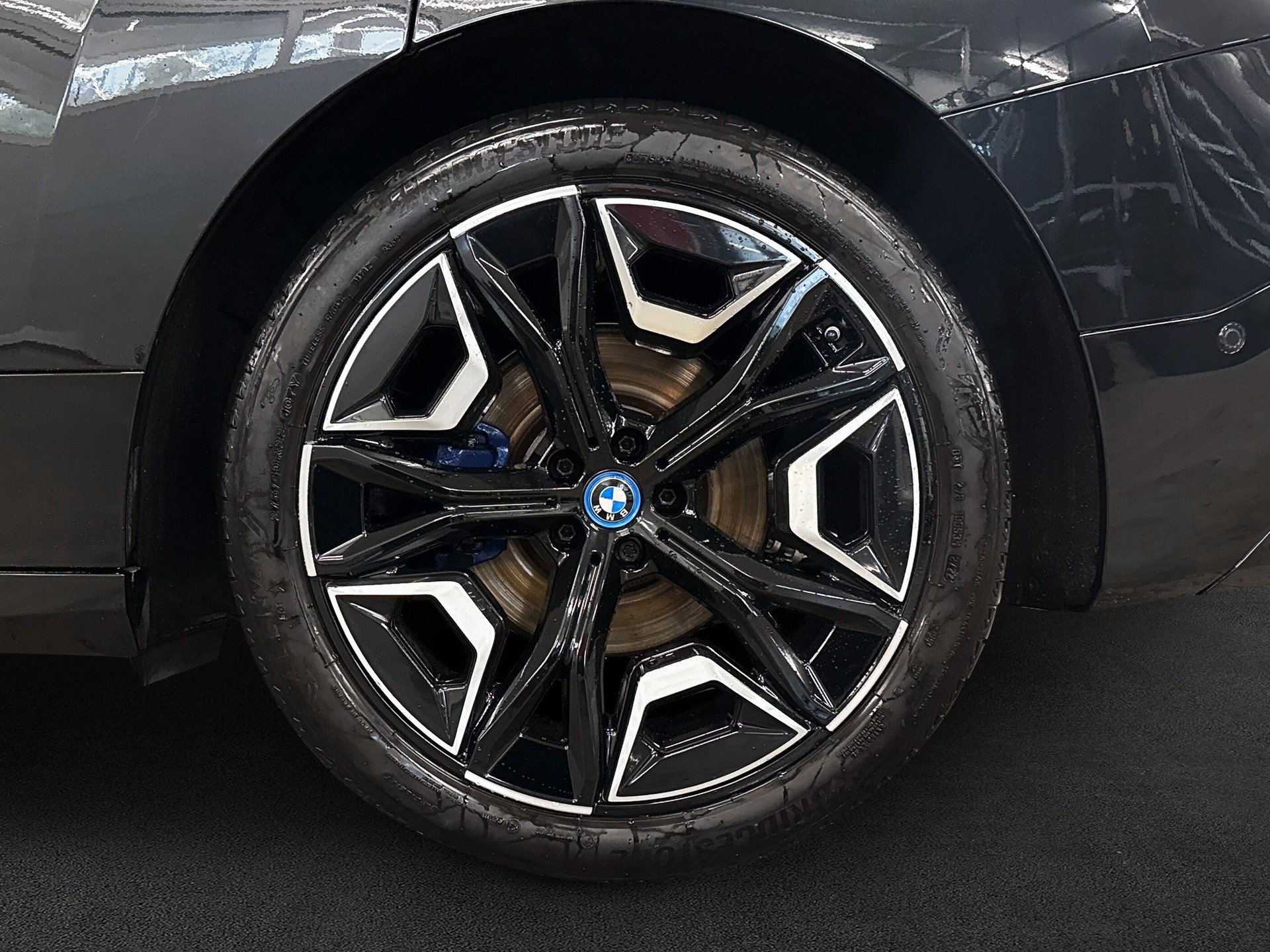 BMW iX xDrive40-image-8