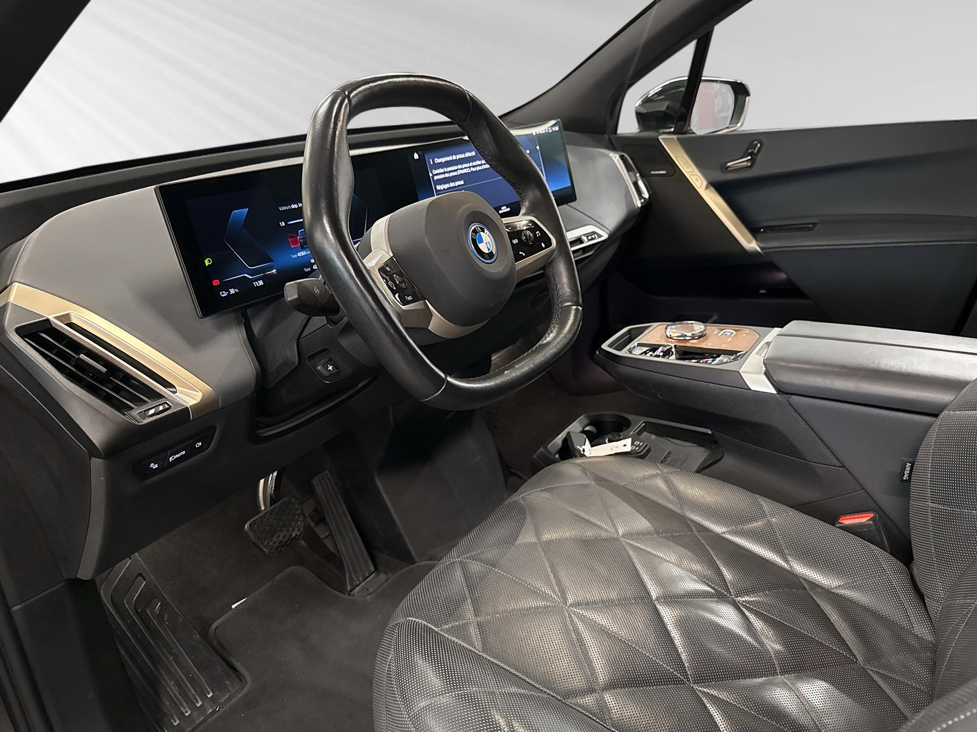 BMW iX xDrive40-image-3