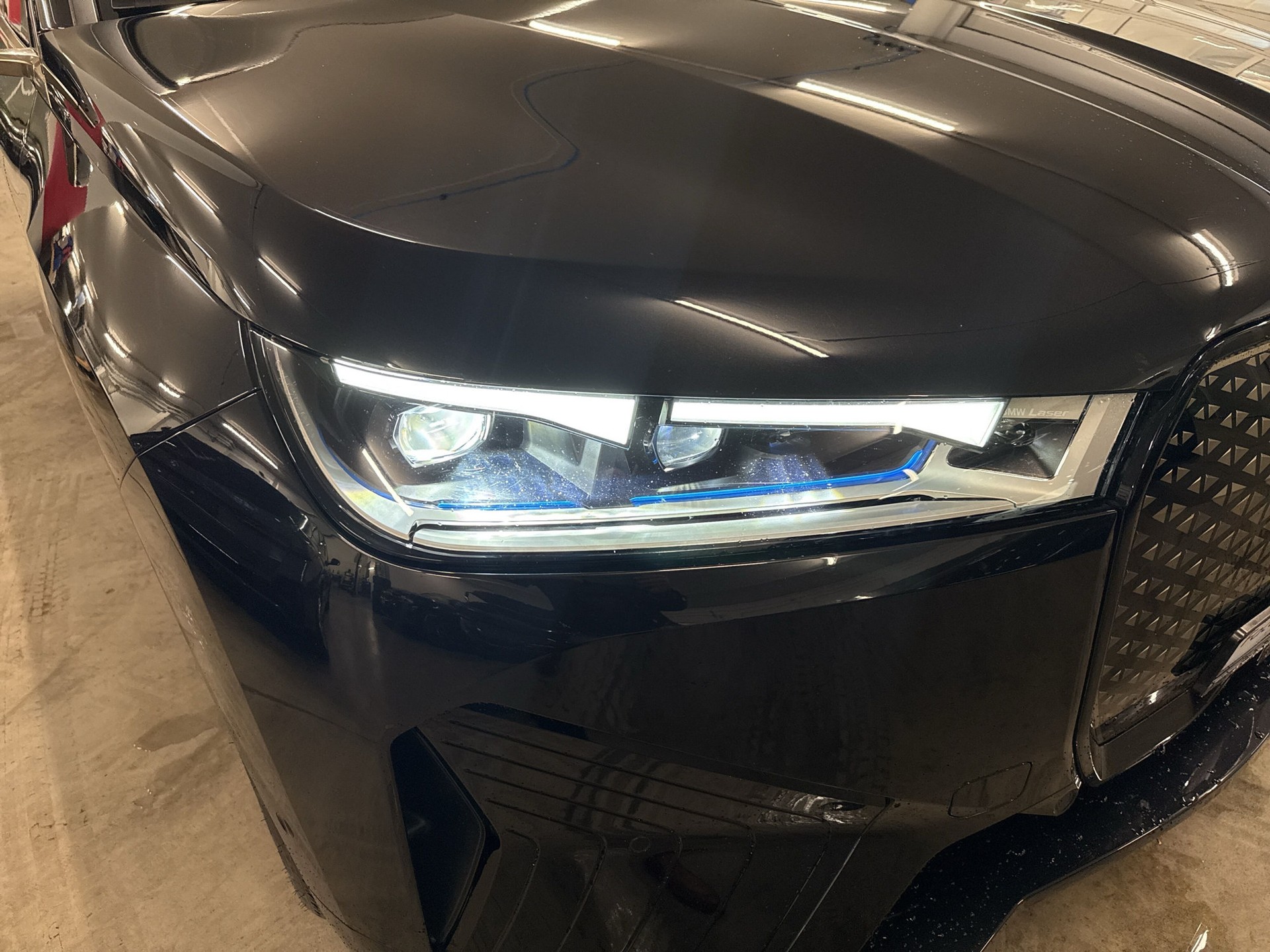 BMW iX xDrive40-image-17