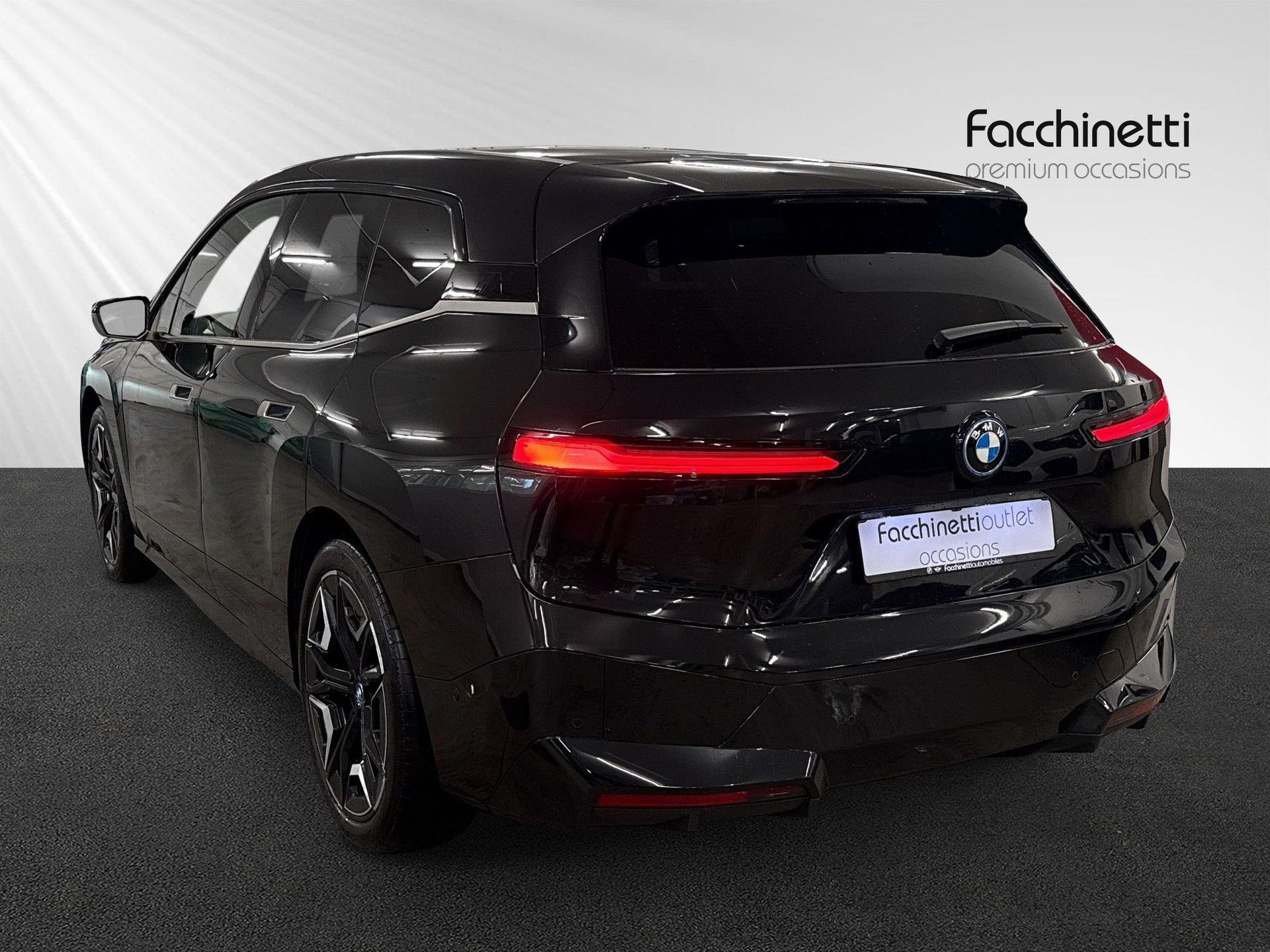 BMW iX xDrive40-image-2