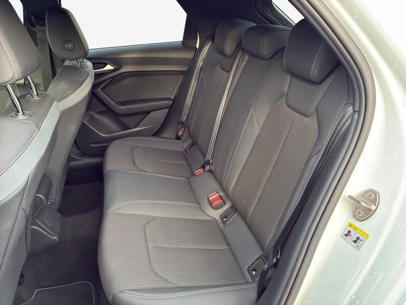 AUDI A1 City Carver 30 TFSI Attraction S-tronic-image-11
