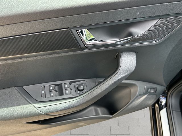 SKODA Karoq 2.0 TSI Dynamic Limited Edition 4x4 DSG-image-14